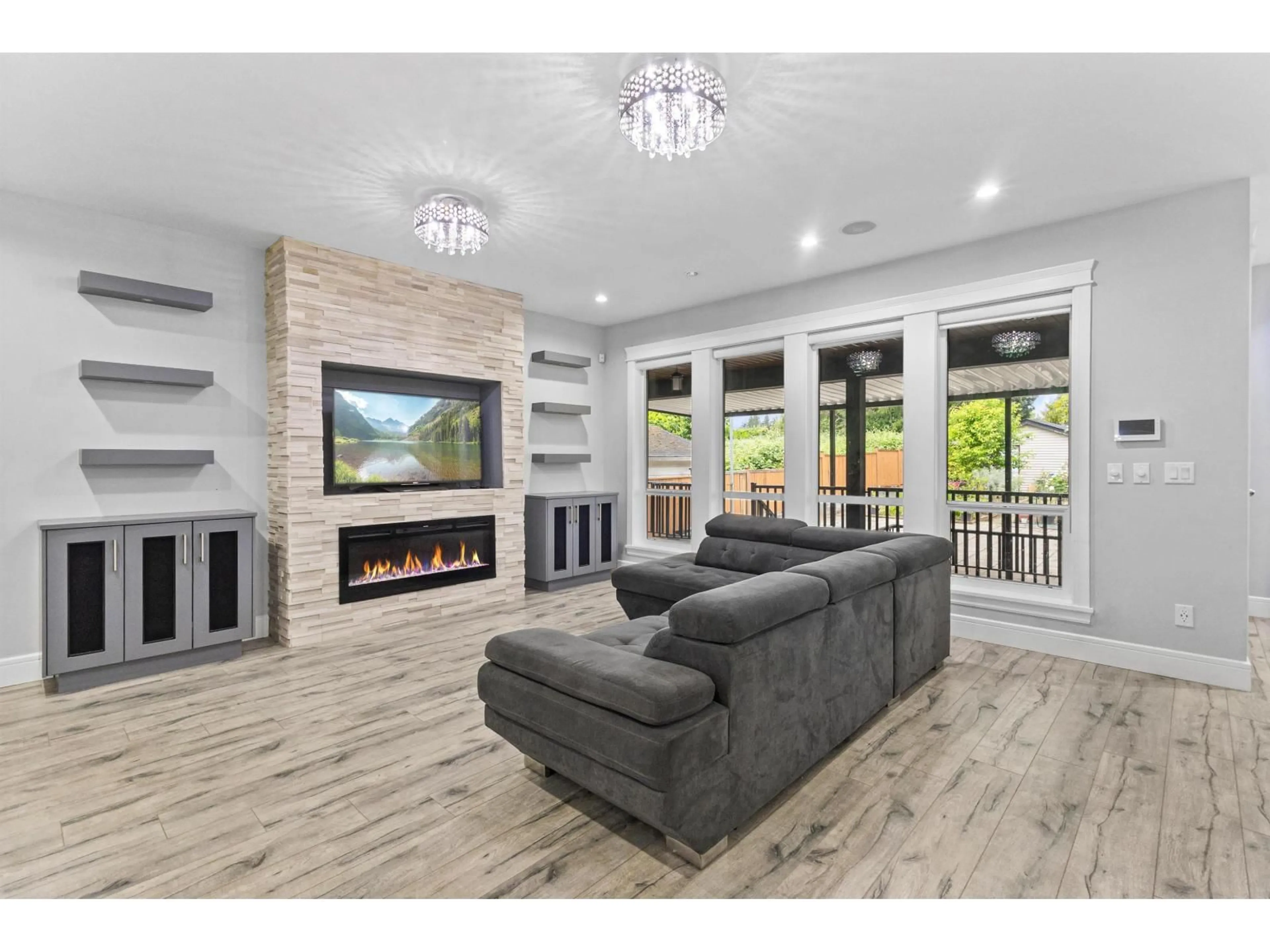 Living room with furniture, unknown for 33827 MAYFAIR AVENUE, Abbotsford British Columbia V2S1P7