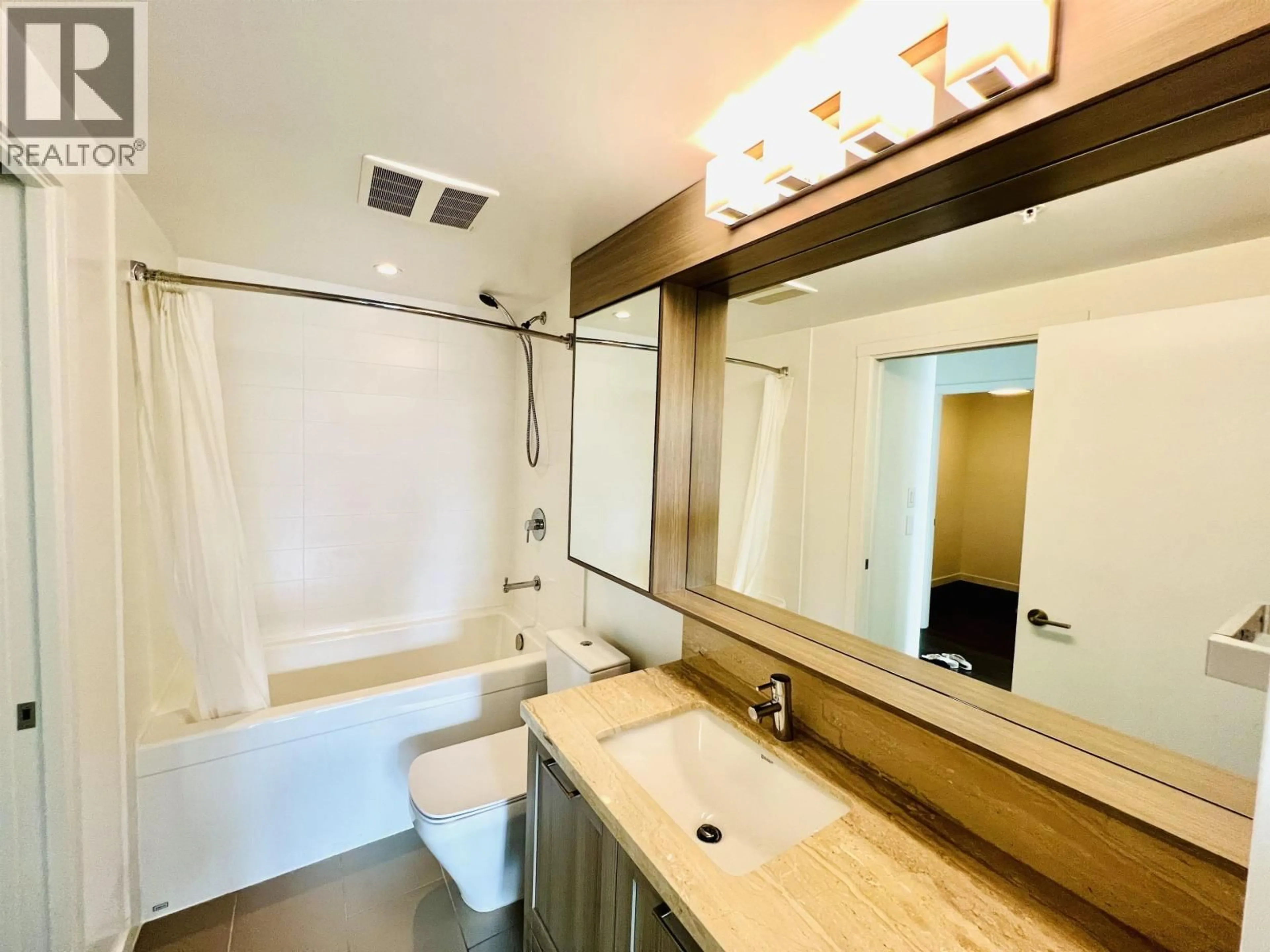 Contemporary bathroom, ceramic/tile floor for 605 - 5598 ORMIDALE STREET, Vancouver British Columbia V5R0E5