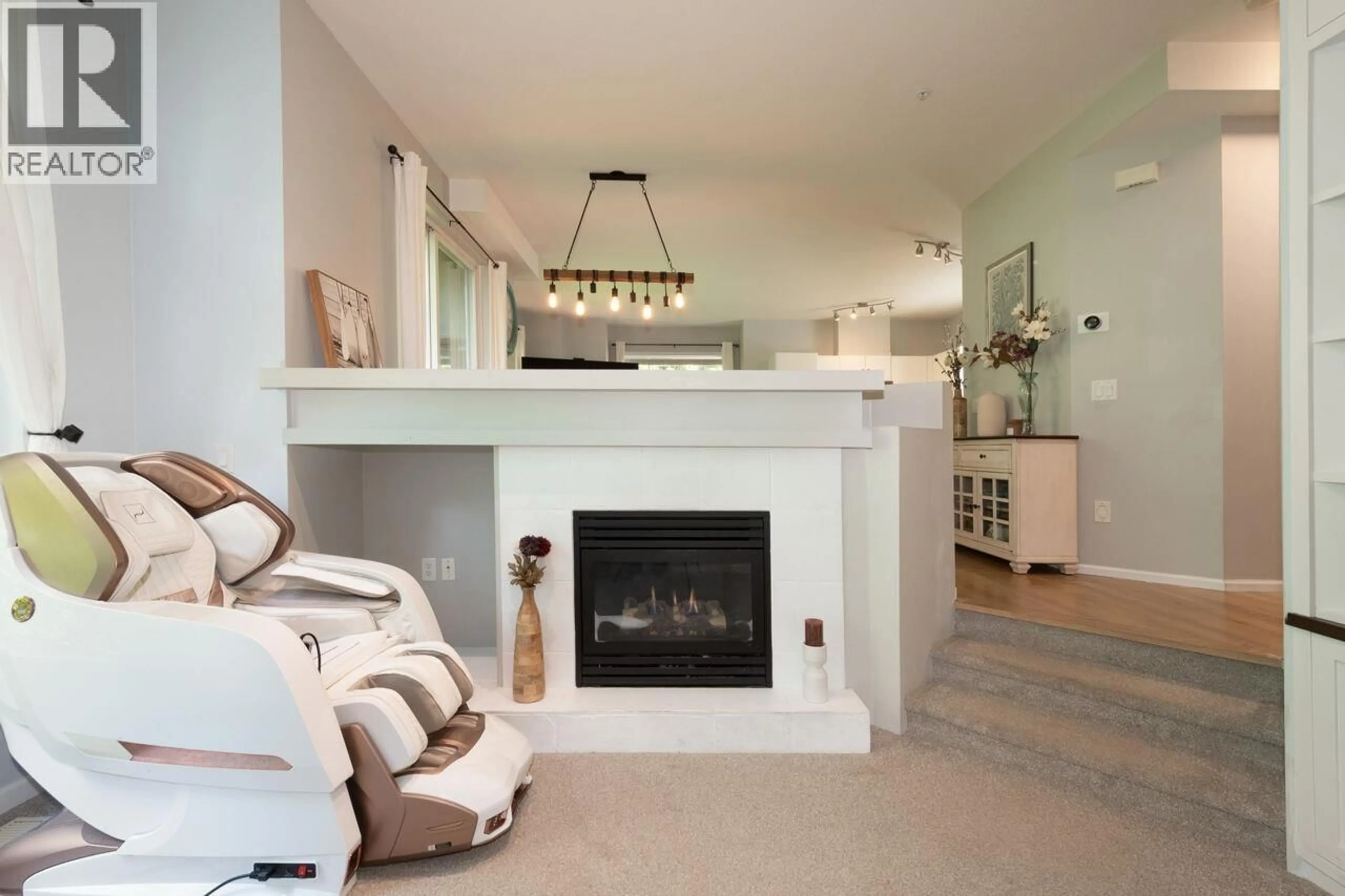 Living room with furniture, unknown for 28 - 50 PANORAMA PLACE, Port Moody British Columbia V3H5H5