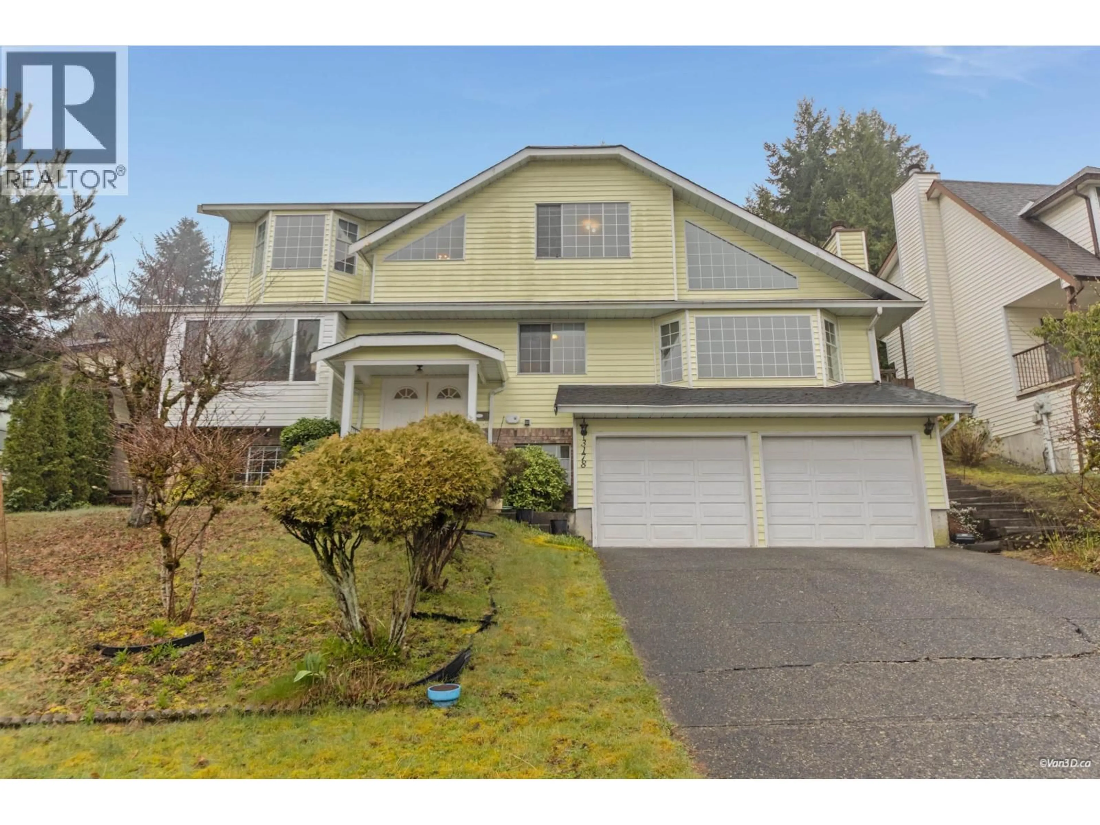Home with vinyl exterior material, street for 3178 LEEWARD COURT, Coquitlam British Columbia V3C5A9