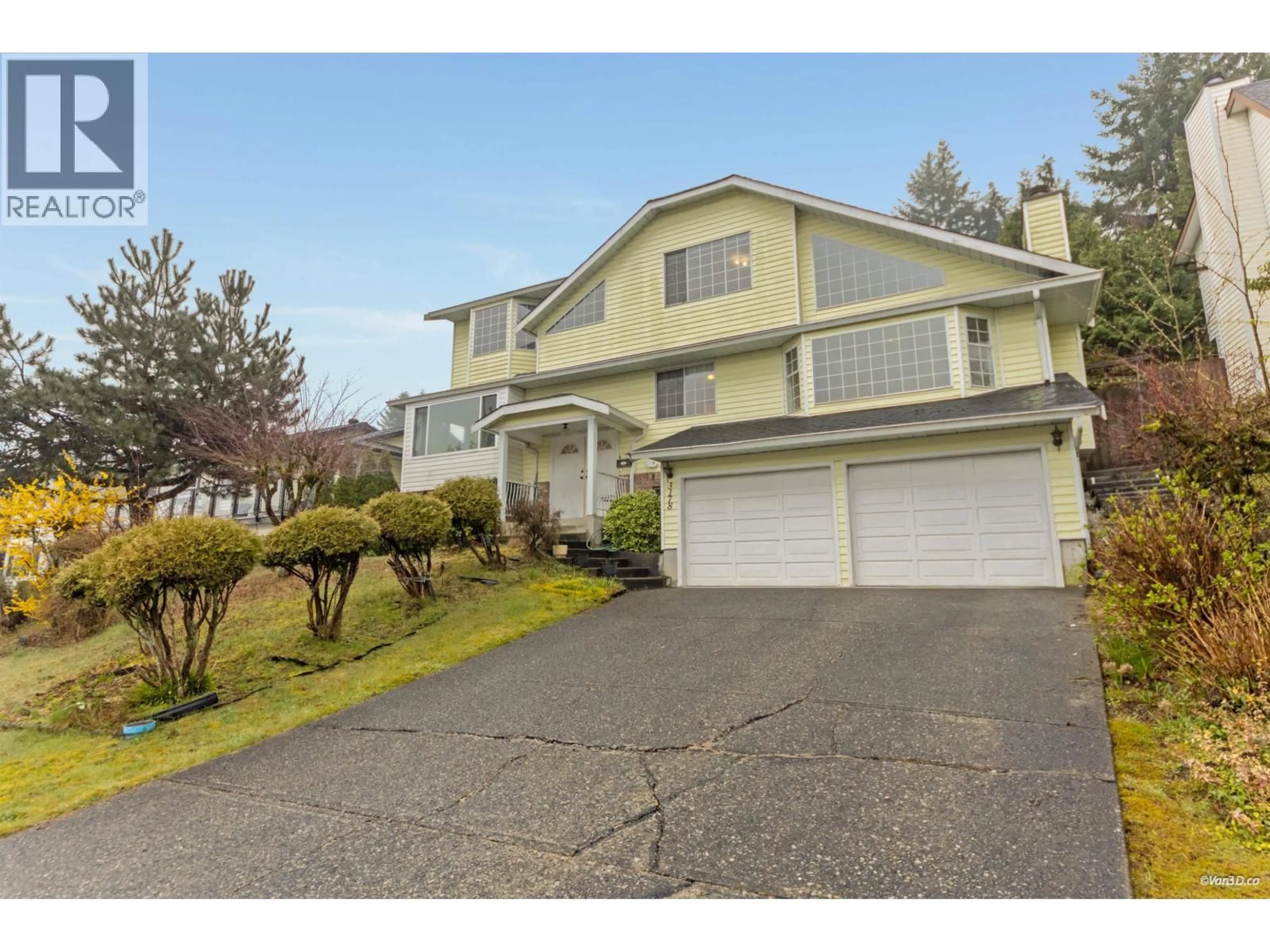 Home with vinyl exterior material, street for 3178 LEEWARD COURT, Coquitlam British Columbia V3C5A9