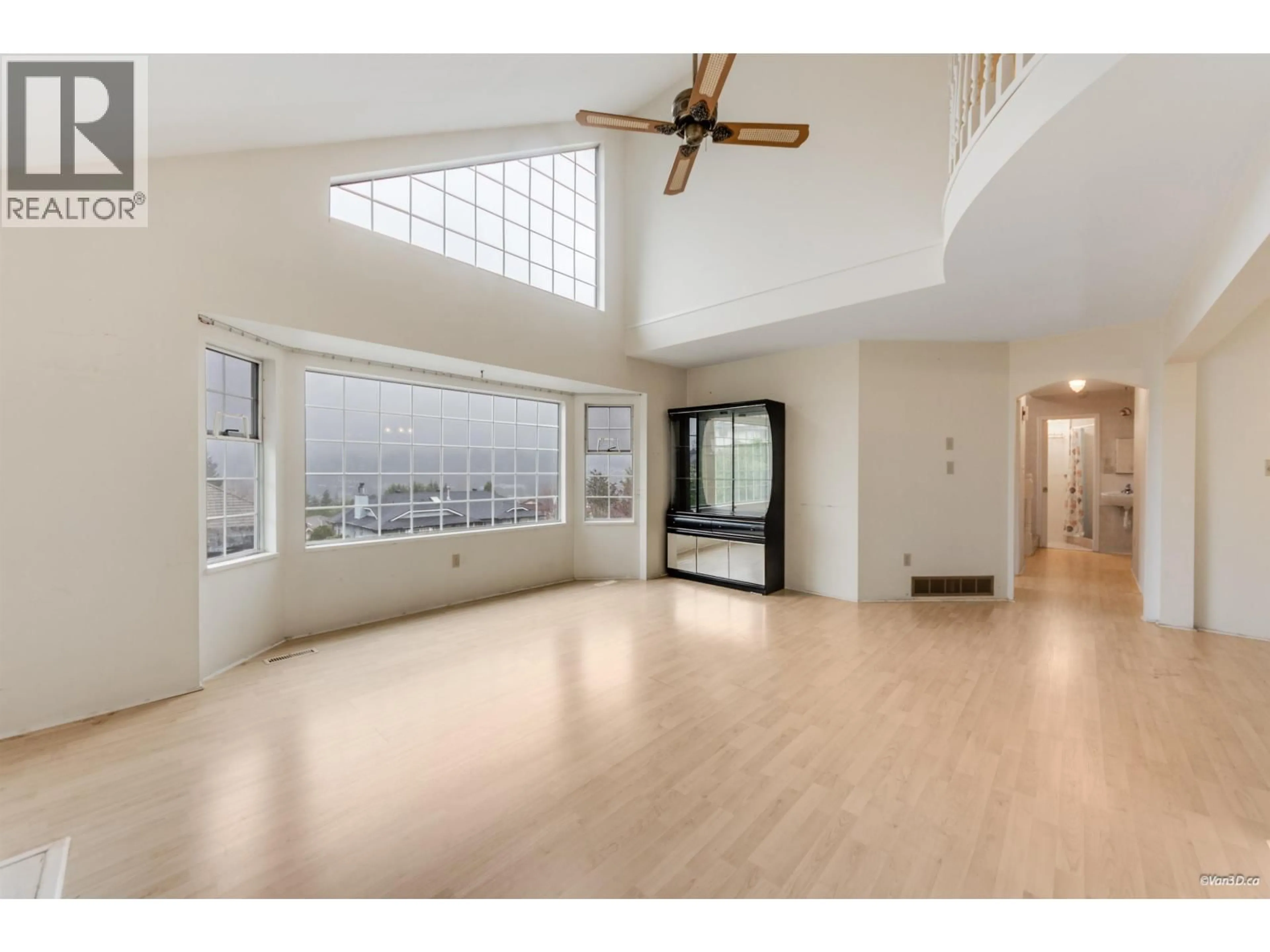 Indoor foyer for 3178 LEEWARD COURT, Coquitlam British Columbia V3C5A9
