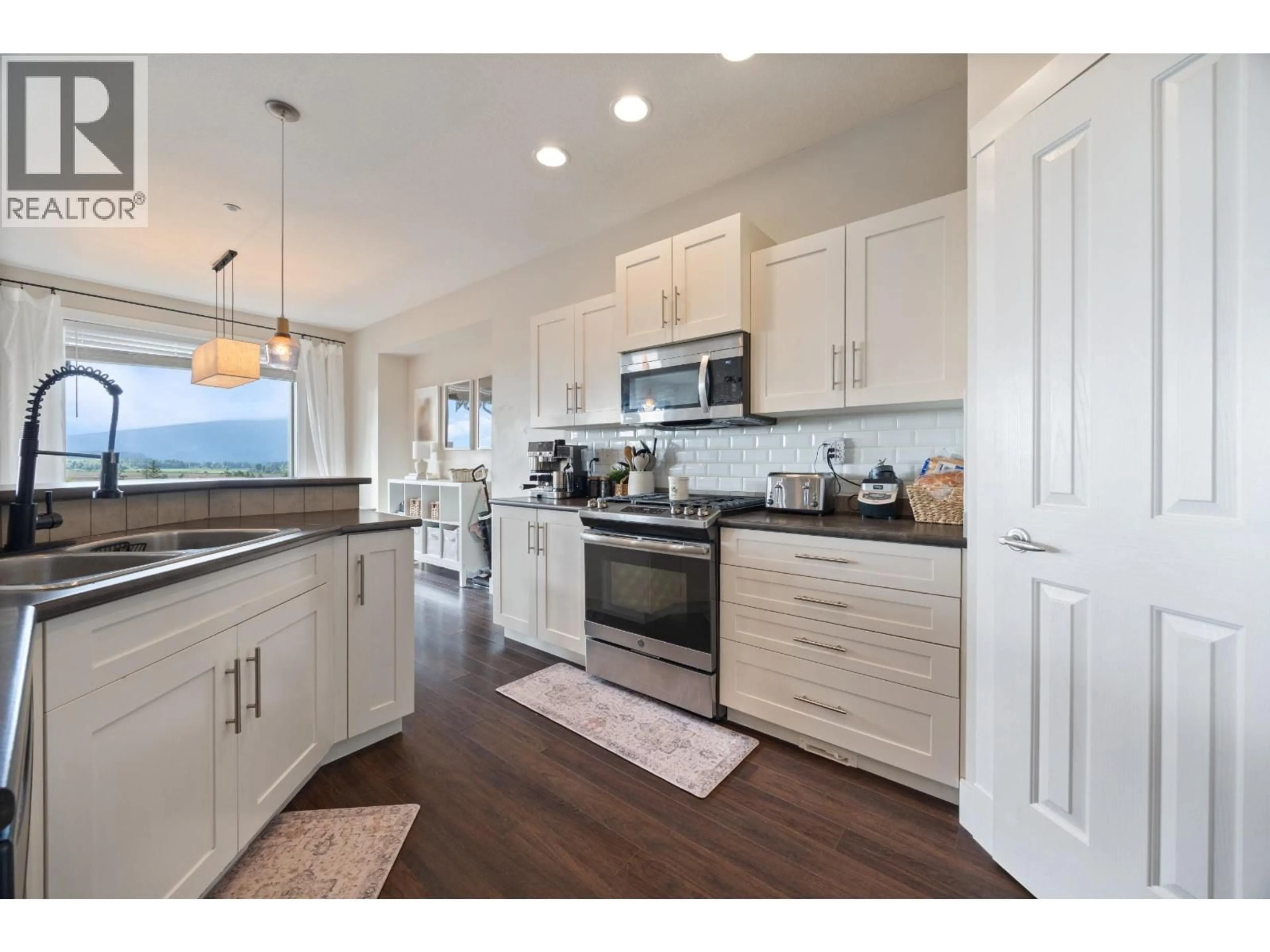 Open concept kitchen, unknown for 13679 BLAKE LOOP, Maple Ridge British Columbia V4R0B3