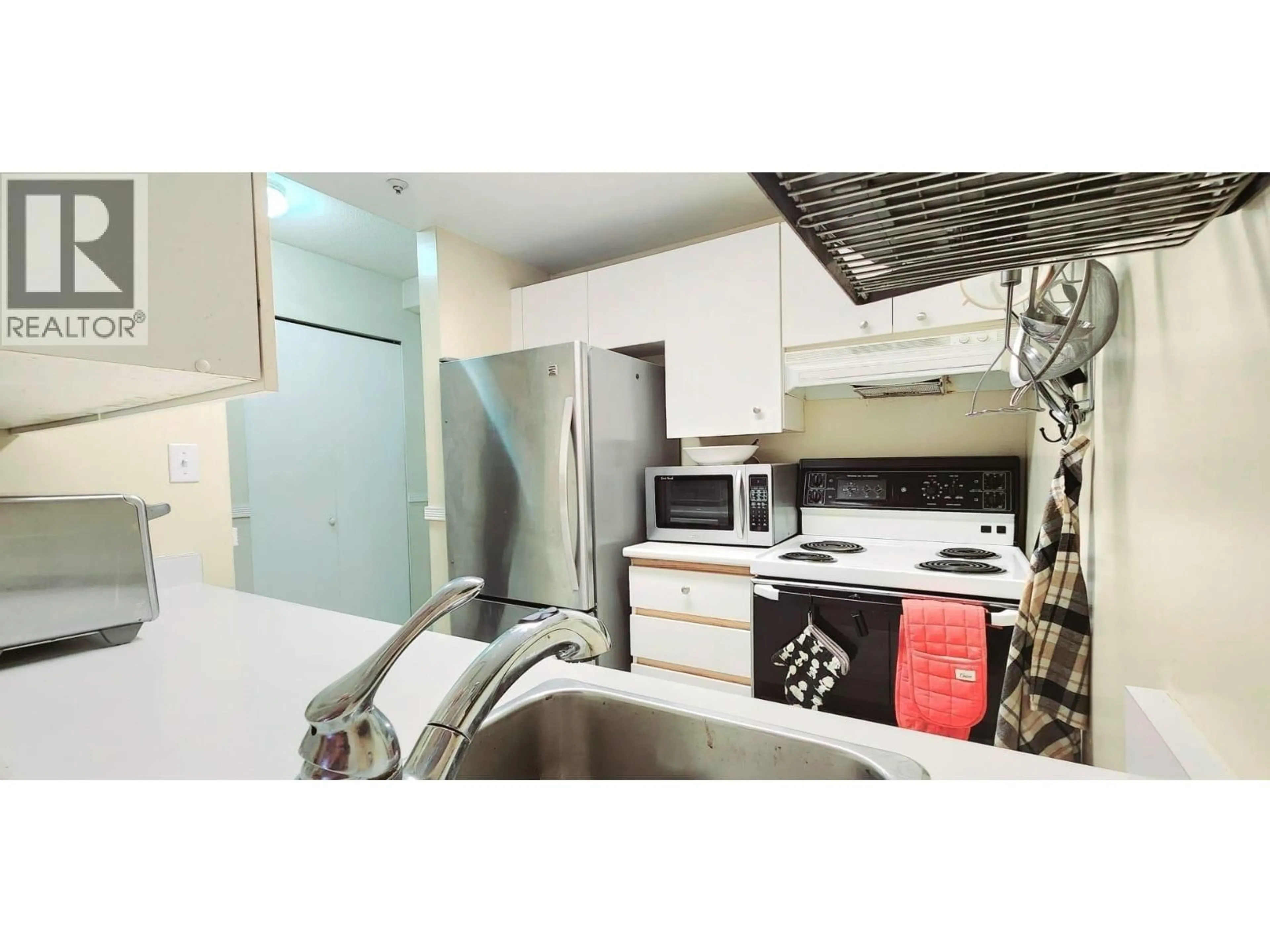 Standard kitchen, unknown for 208 - 811 HELMCKEN STREET, Vancouver British Columbia V6Z1B1