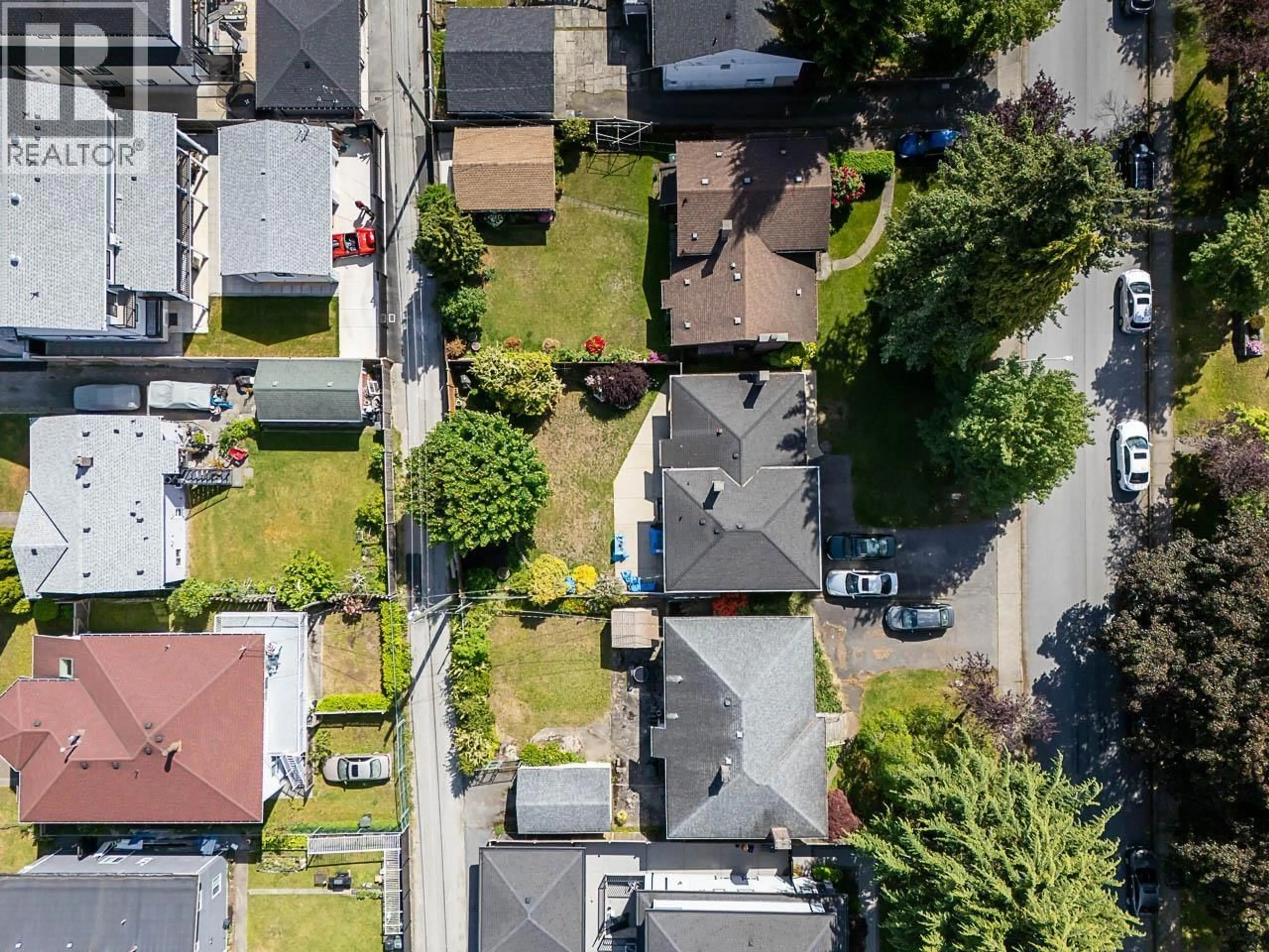 A pic from outside/outdoor area/front of a property/back of a property/a pic from drone, street for 6605 ELWELL STREET, Burnaby British Columbia V5E1J9