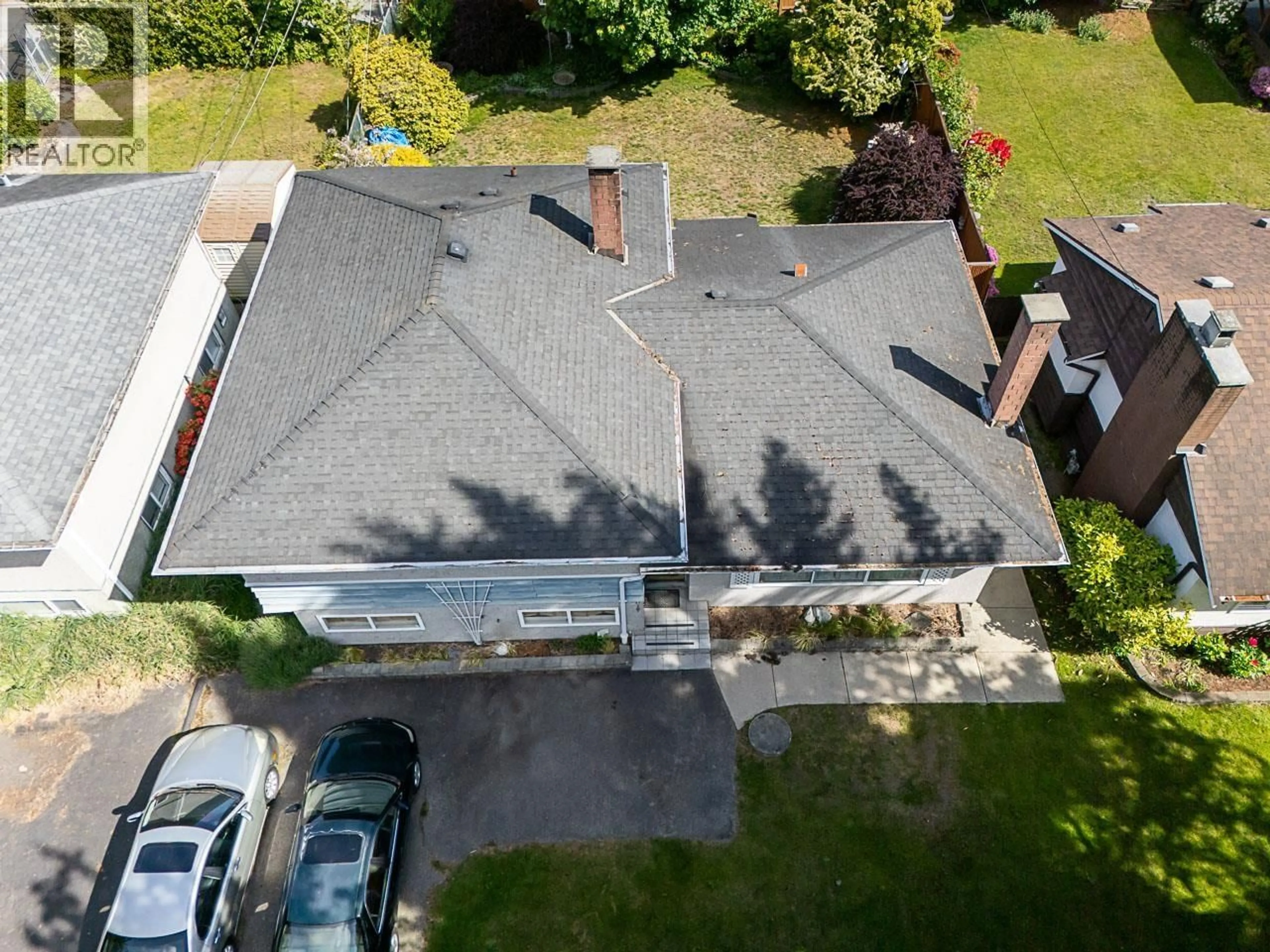 A pic from outside/outdoor area/front of a property/back of a property/a pic from drone, unknown for 6605 ELWELL STREET, Burnaby British Columbia V5E1J9