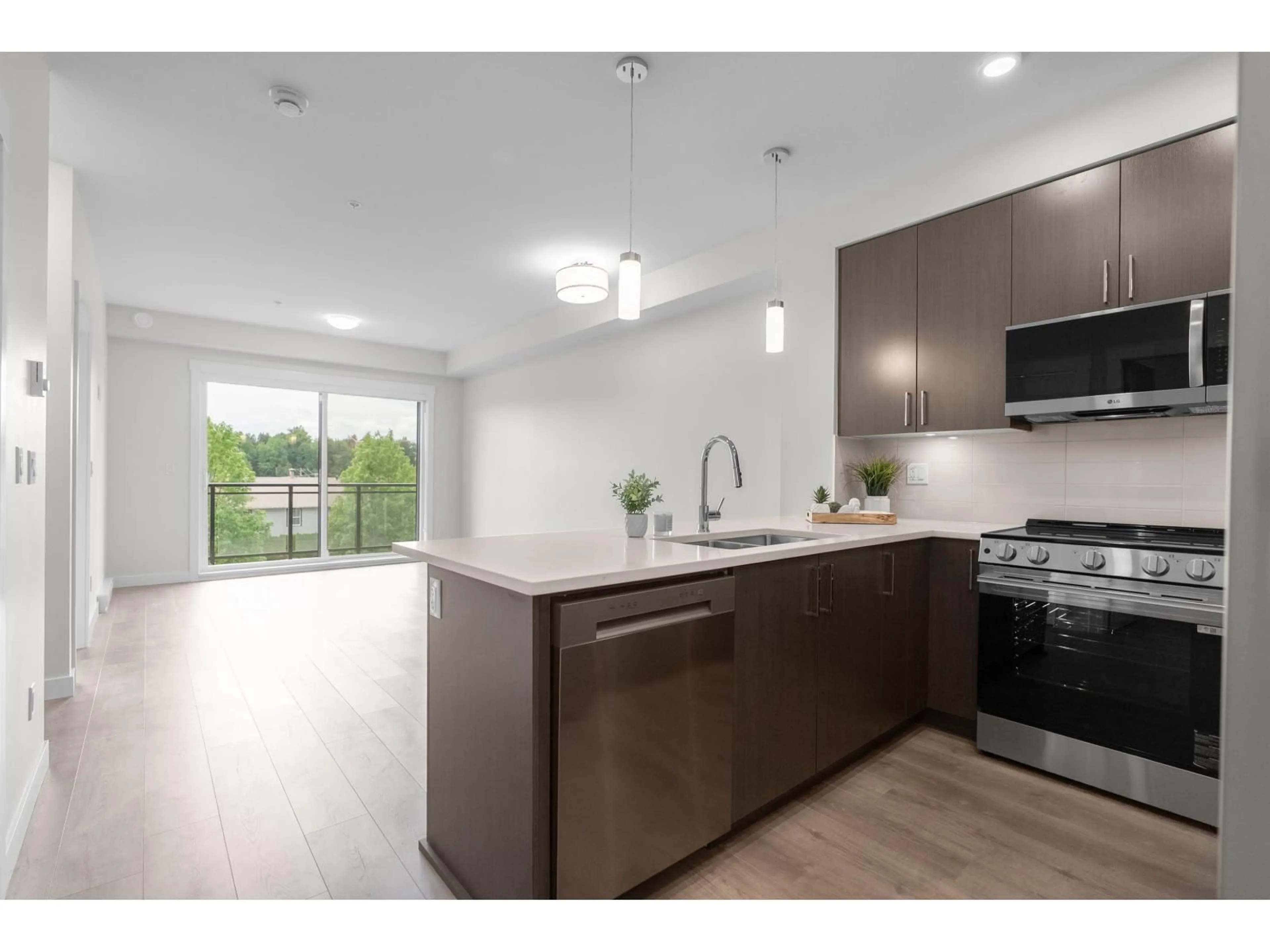 Open concept kitchen, unknown for 304 - 33886 PINE STREET, Abbotsford British Columbia V2S0N9
