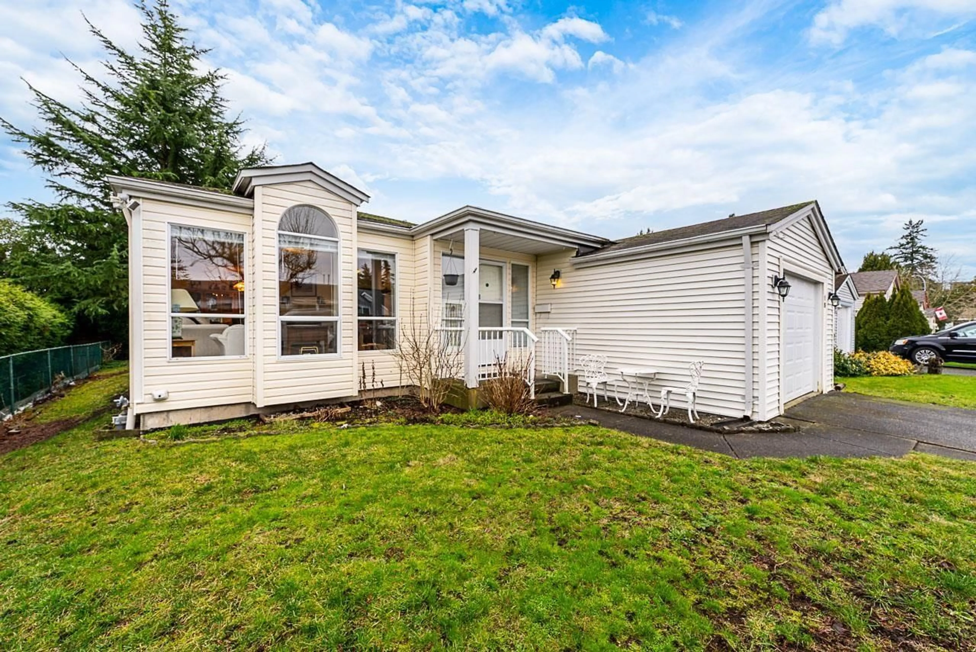 Home with vinyl exterior material, street for 18 - 2345 CRANLEY DRIVE, Surrey British Columbia V4A9G5