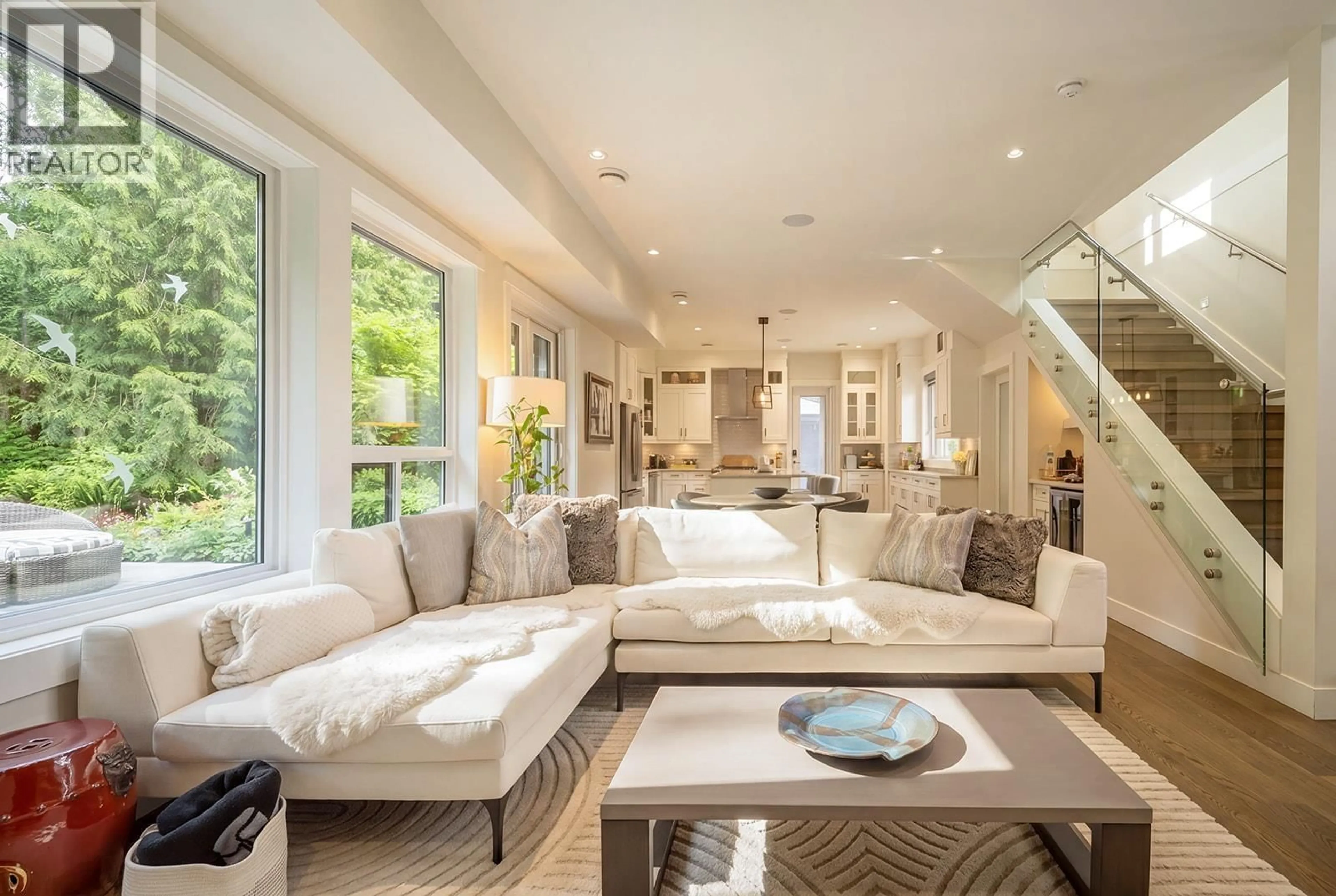 Living room with furniture, ceramic/tile floor for 40305 ARISTOTLE DRIVE, Squamish British Columbia V8B0V5