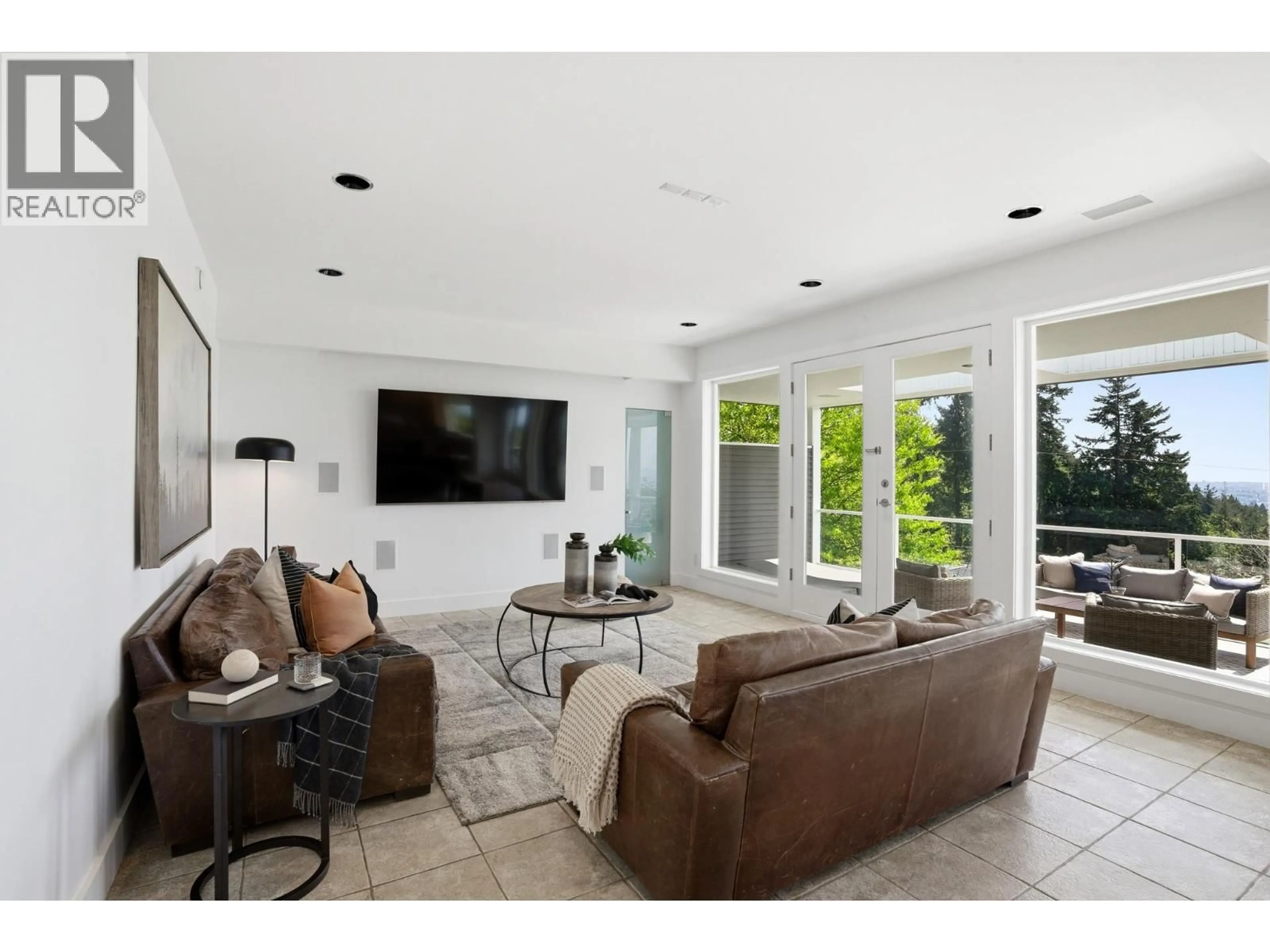 Living room with furniture, ceramic/tile floor for 407 BRAND STREET, North Vancouver British Columbia V7N4G4