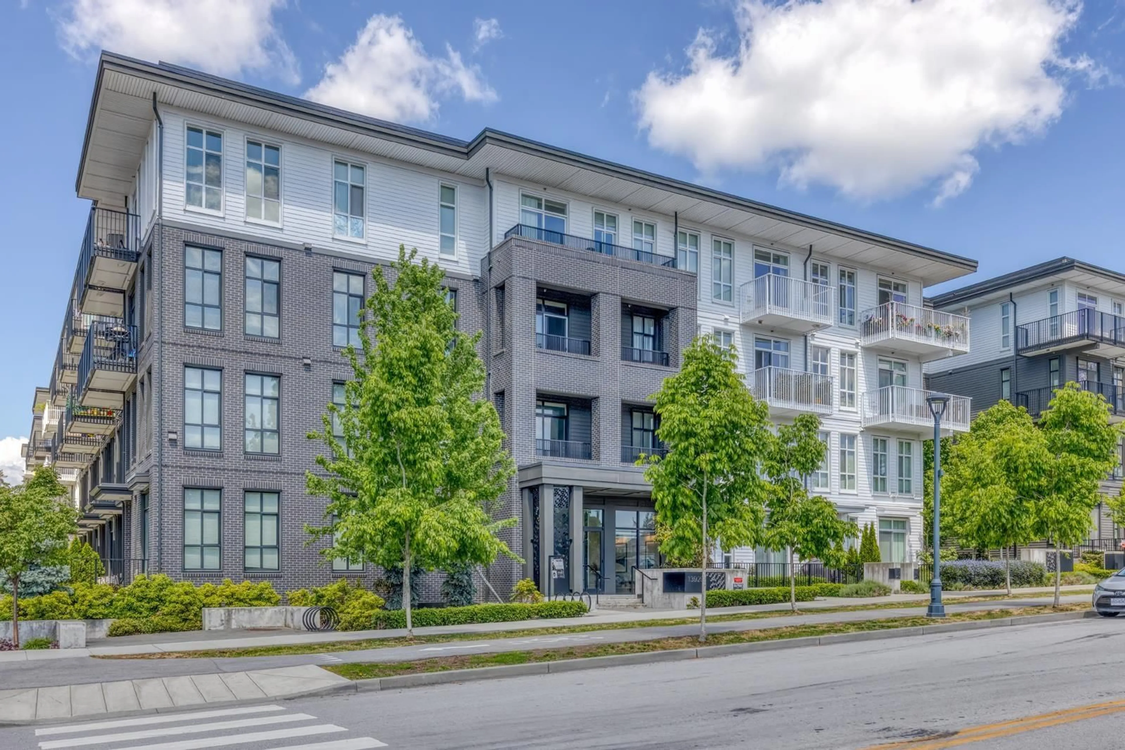 Patio, building for 109 - 13929 105 BOULEVARD, Surrey British Columbia V3T0R5