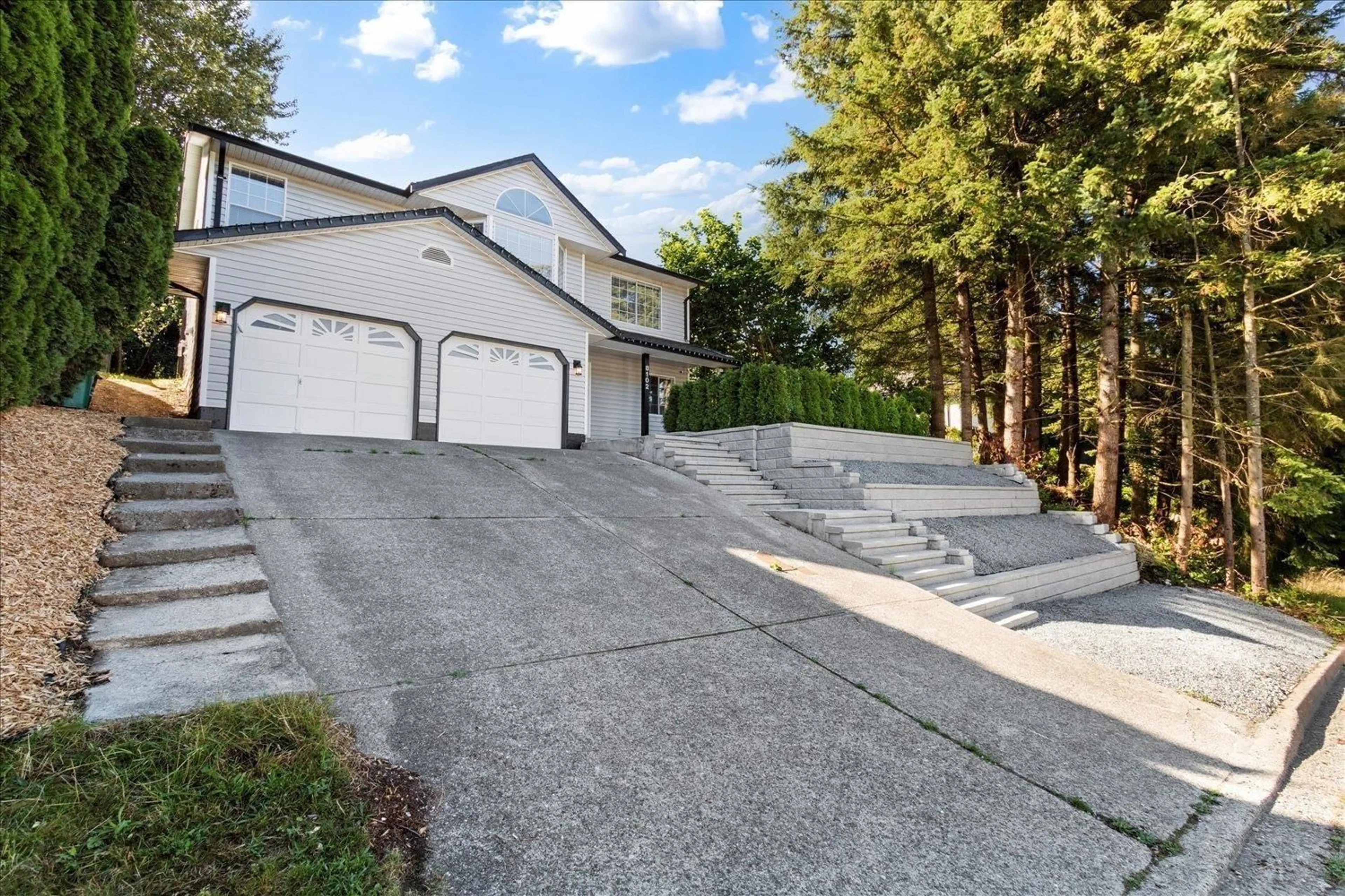 A pic from outside/outdoor area/front of a property/back of a property/a pic from drone, street for 8102 KNIGHT AVENUE, Mission British Columbia V2V6A8