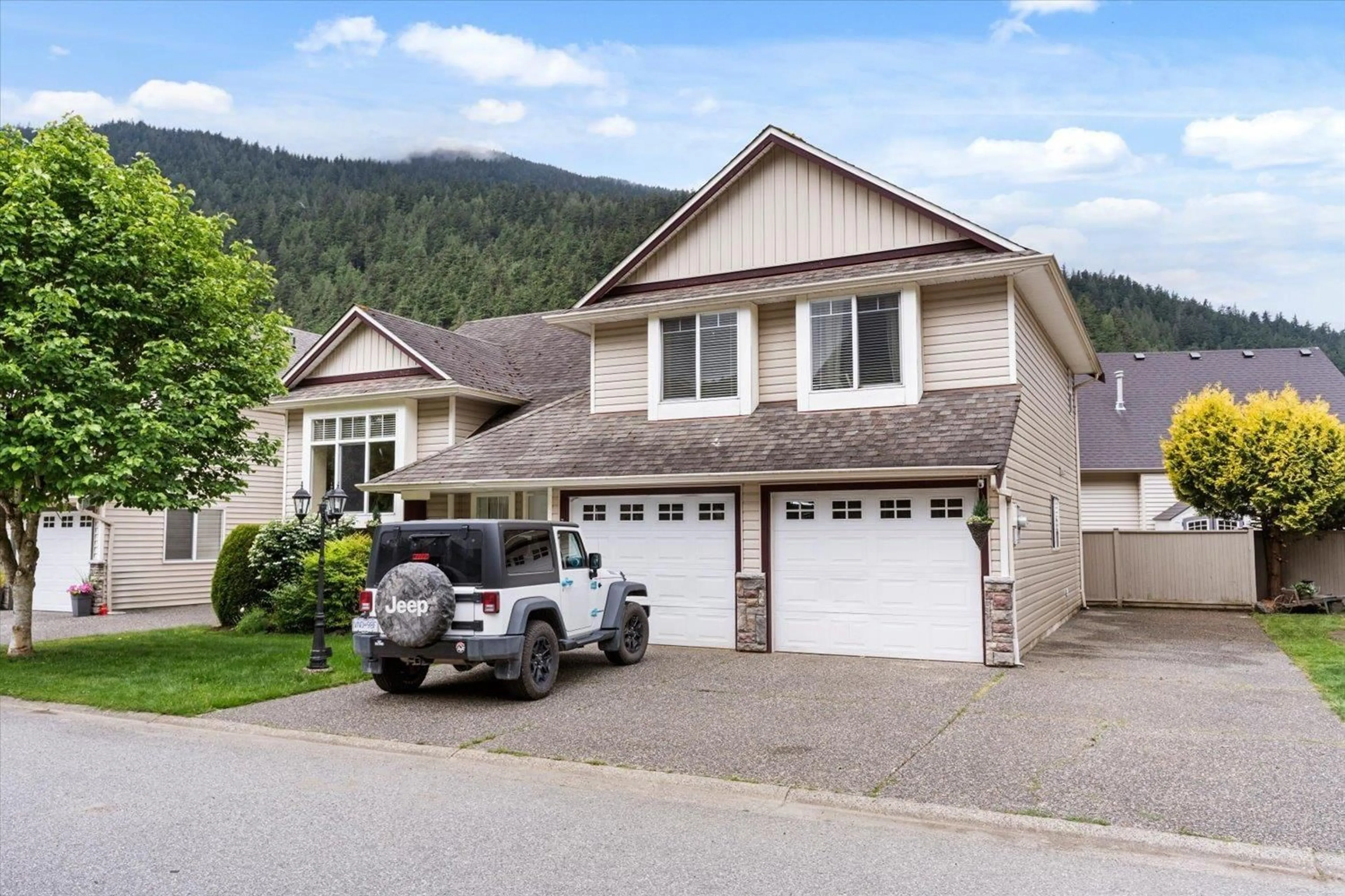 Home with vinyl exterior material, mountain view for 35 - 349 WALNUT AVENUE, Harrison Hot Springs British Columbia V0M1K0