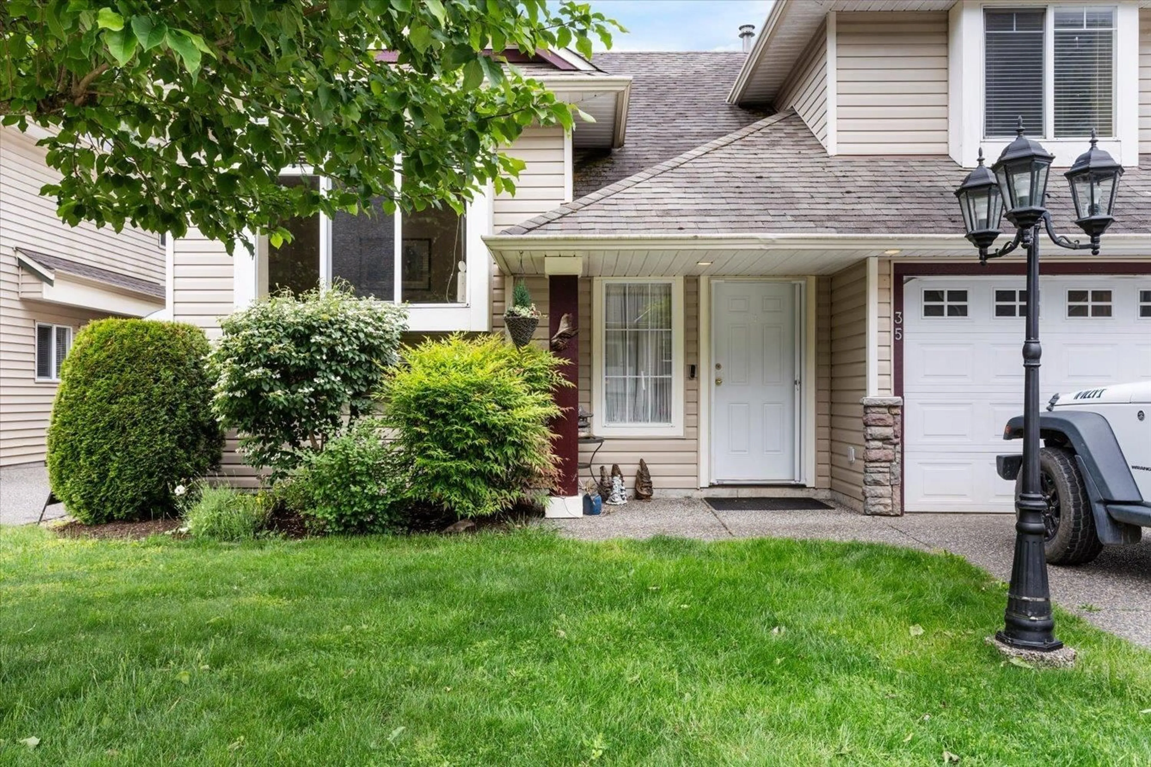 Home with vinyl exterior material, street for 35 - 349 WALNUT AVENUE, Harrison Hot Springs British Columbia V0M1K0