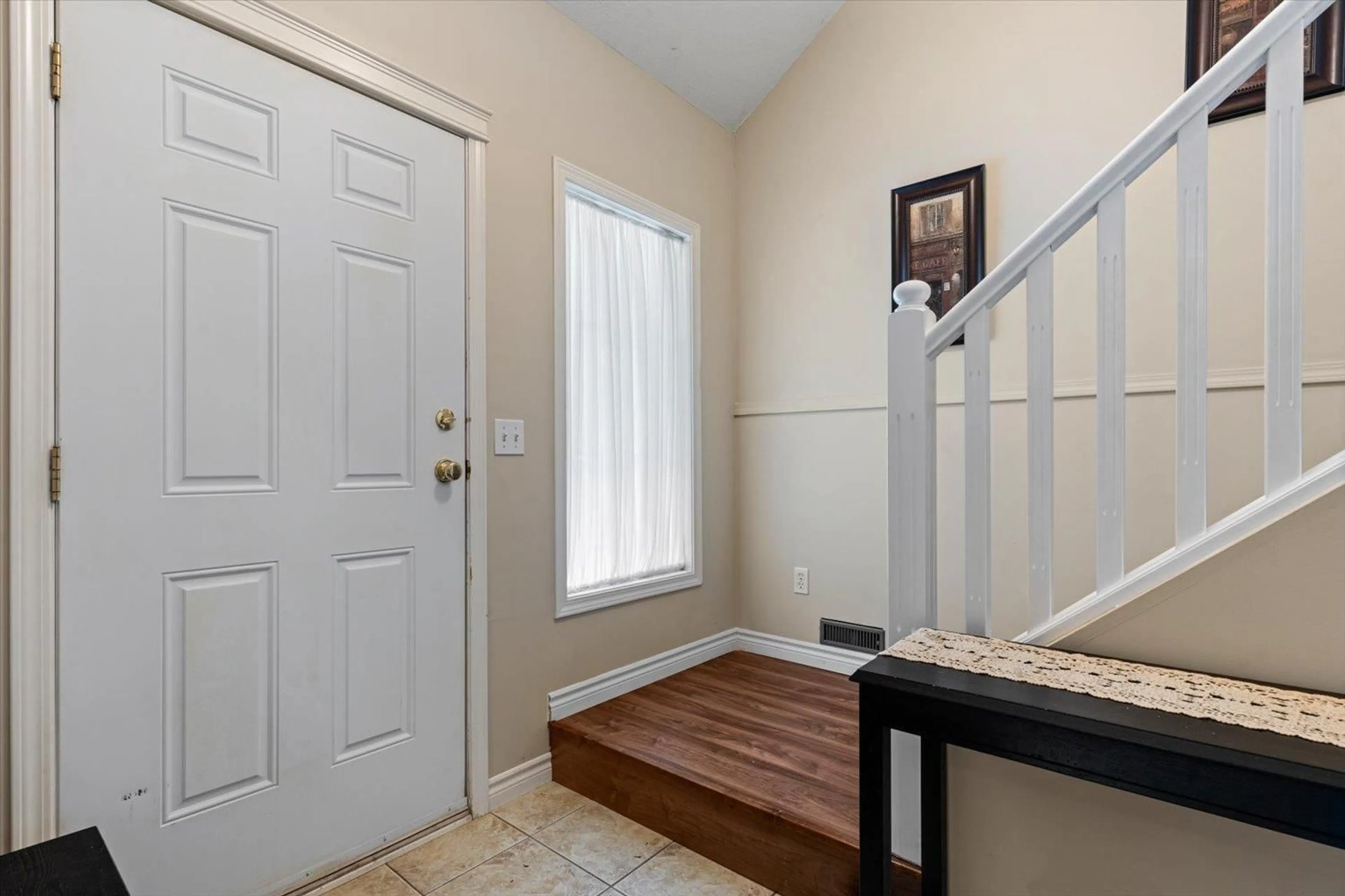 Indoor entryway for 35 - 349 WALNUT AVENUE, Harrison Hot Springs British Columbia V0M1K0