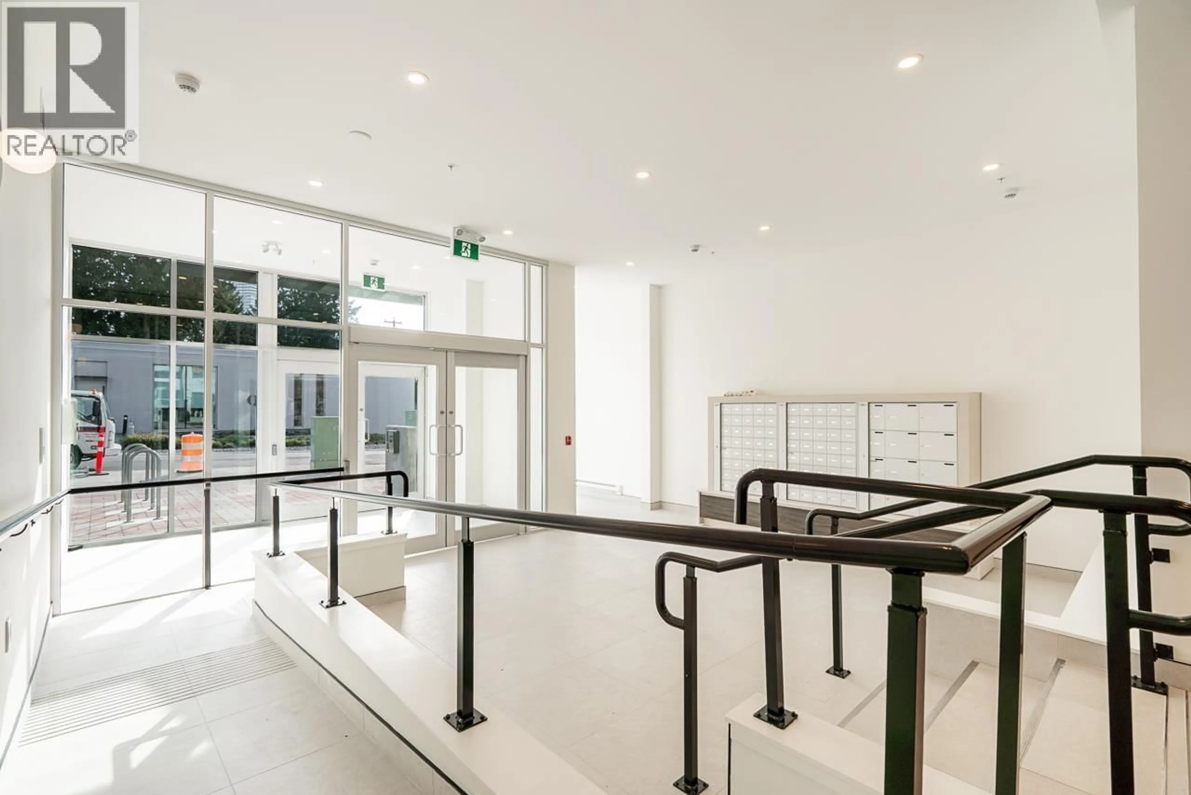 Indoor foyer for 302 - 623 KEMSLEY AVENUE, Coquitlam British Columbia V3J0L8