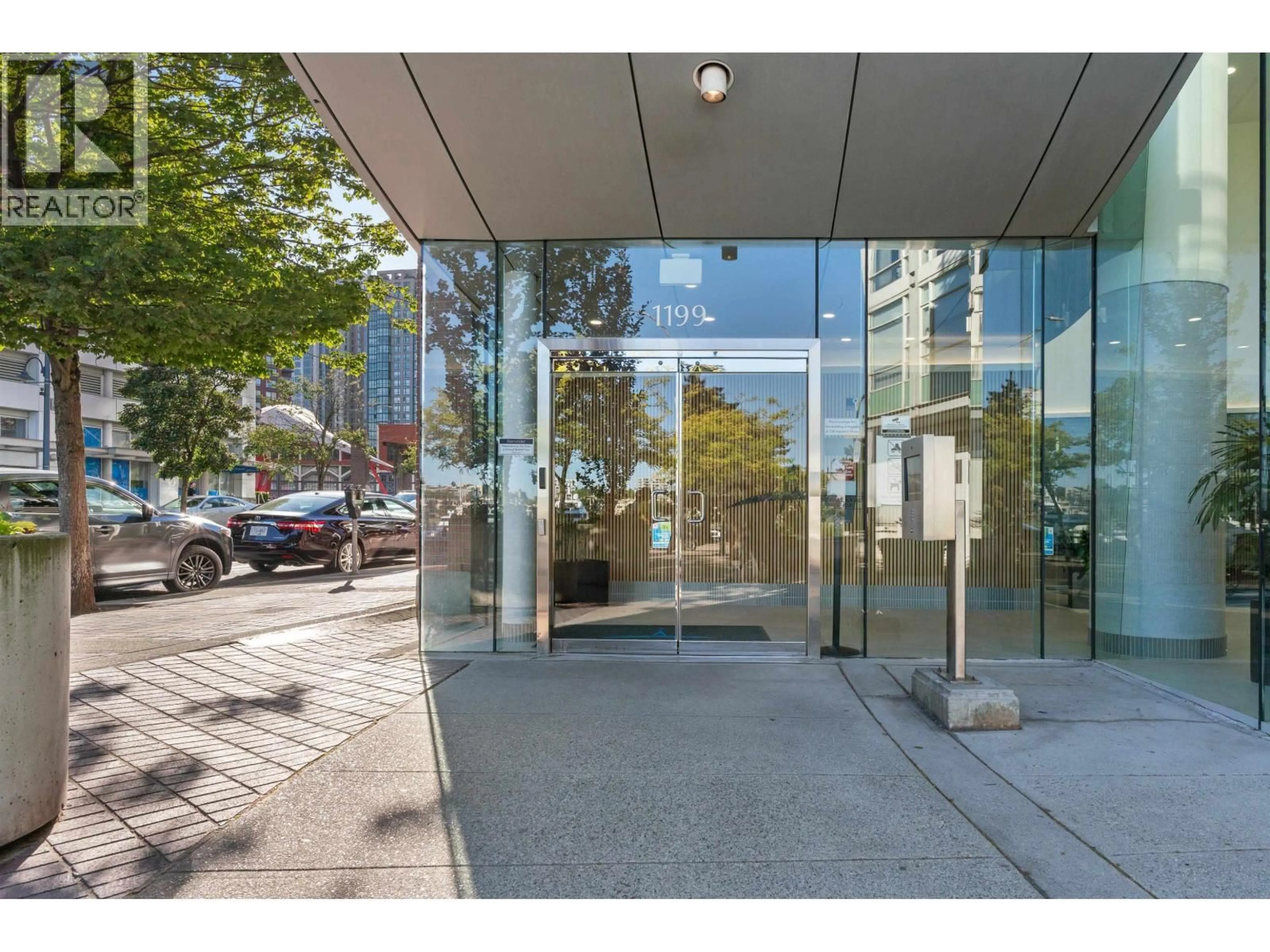 Indoor foyer for 501 - 1199 MARINASIDE CRESCENT, Vancouver British Columbia V6Z2Y2