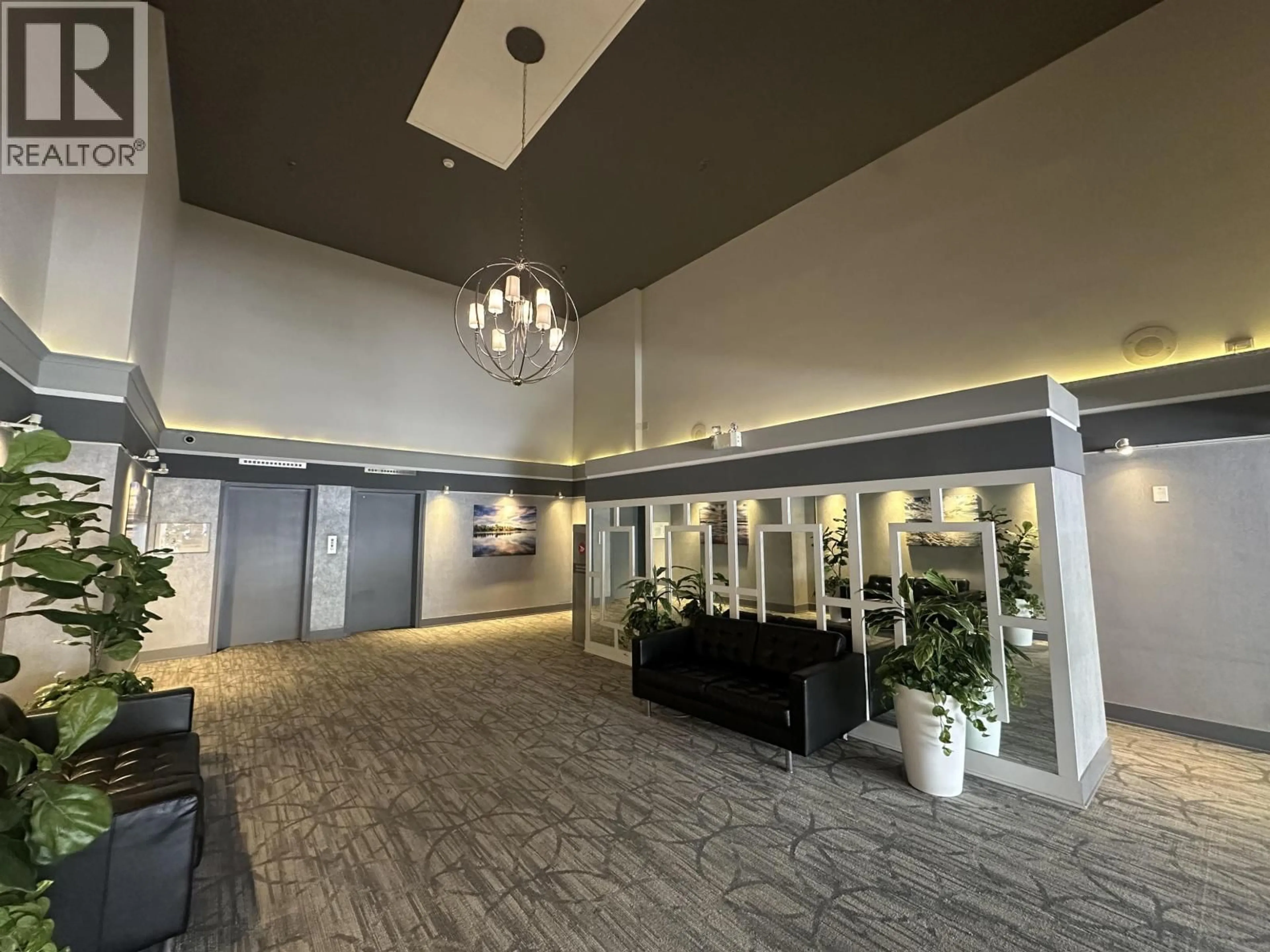 Indoor foyer for 802 - 1515 EASTERN AVENUE, North Vancouver British Columbia V7L4R2
