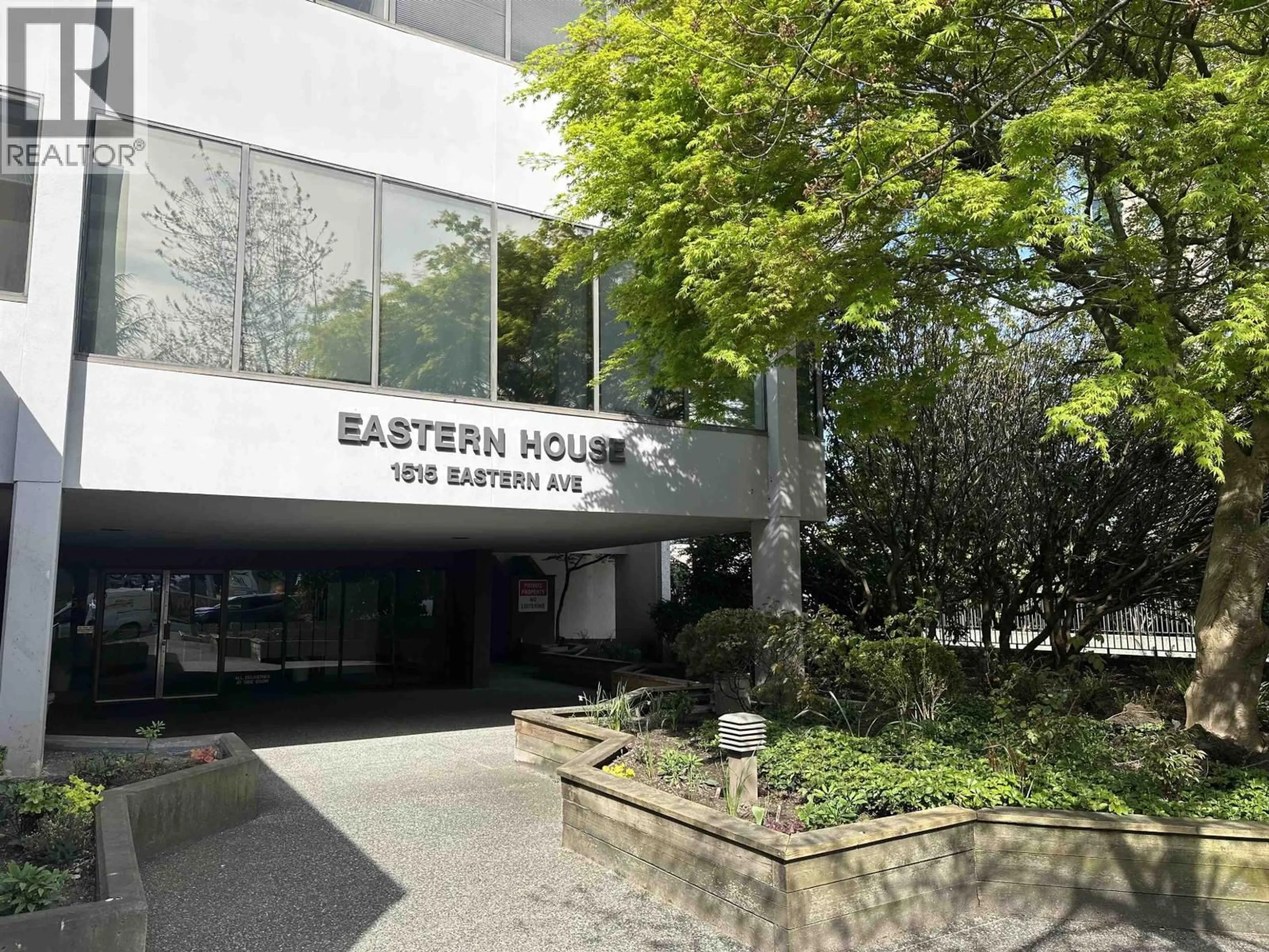 Indoor foyer for 802 - 1515 EASTERN AVENUE, North Vancouver British Columbia V7L4R2