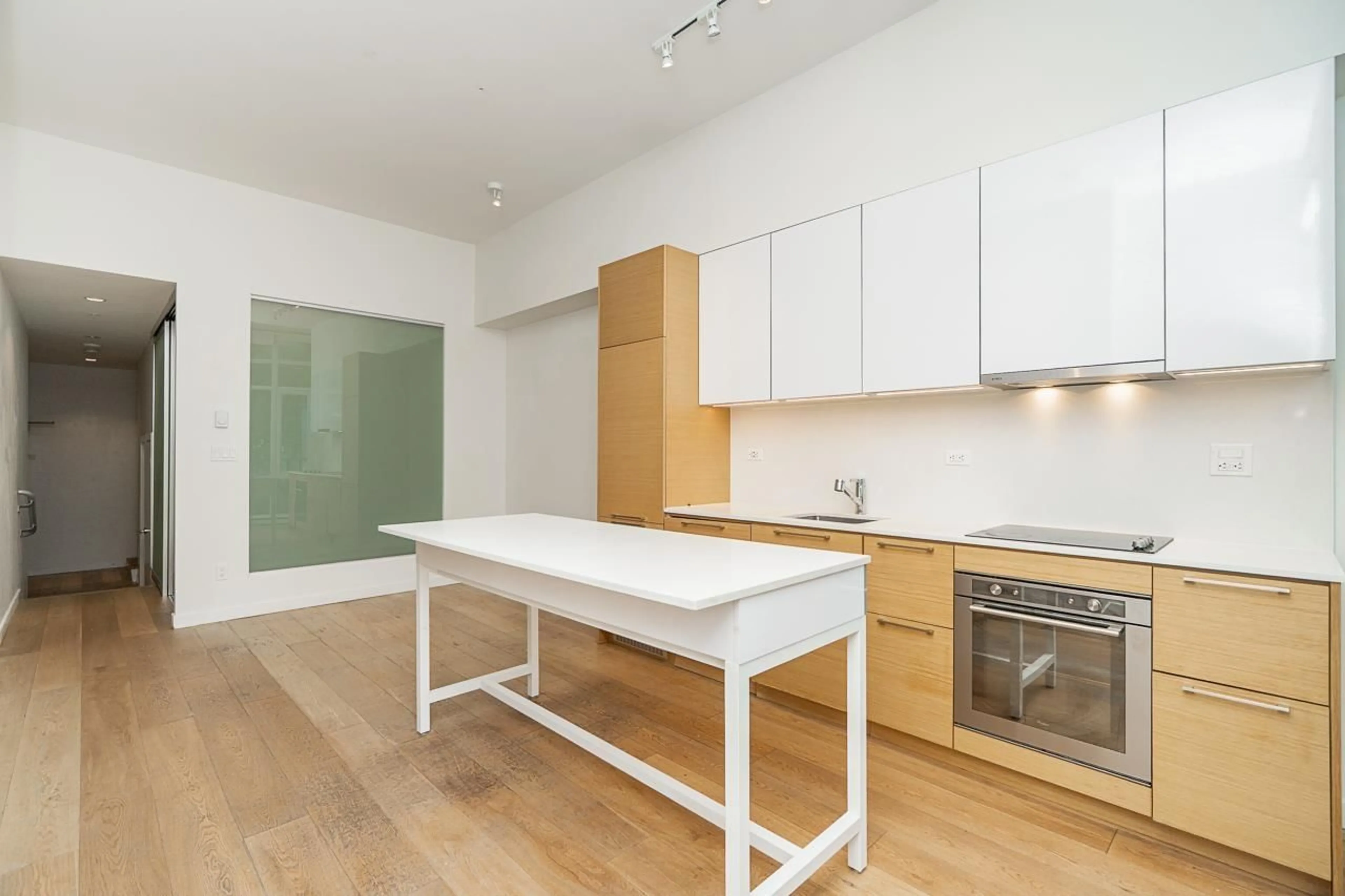 Standard kitchen, wood/laminate floor for 103 - 13438 CENTRAL AVENUE, Surrey British Columbia V3T0N2
