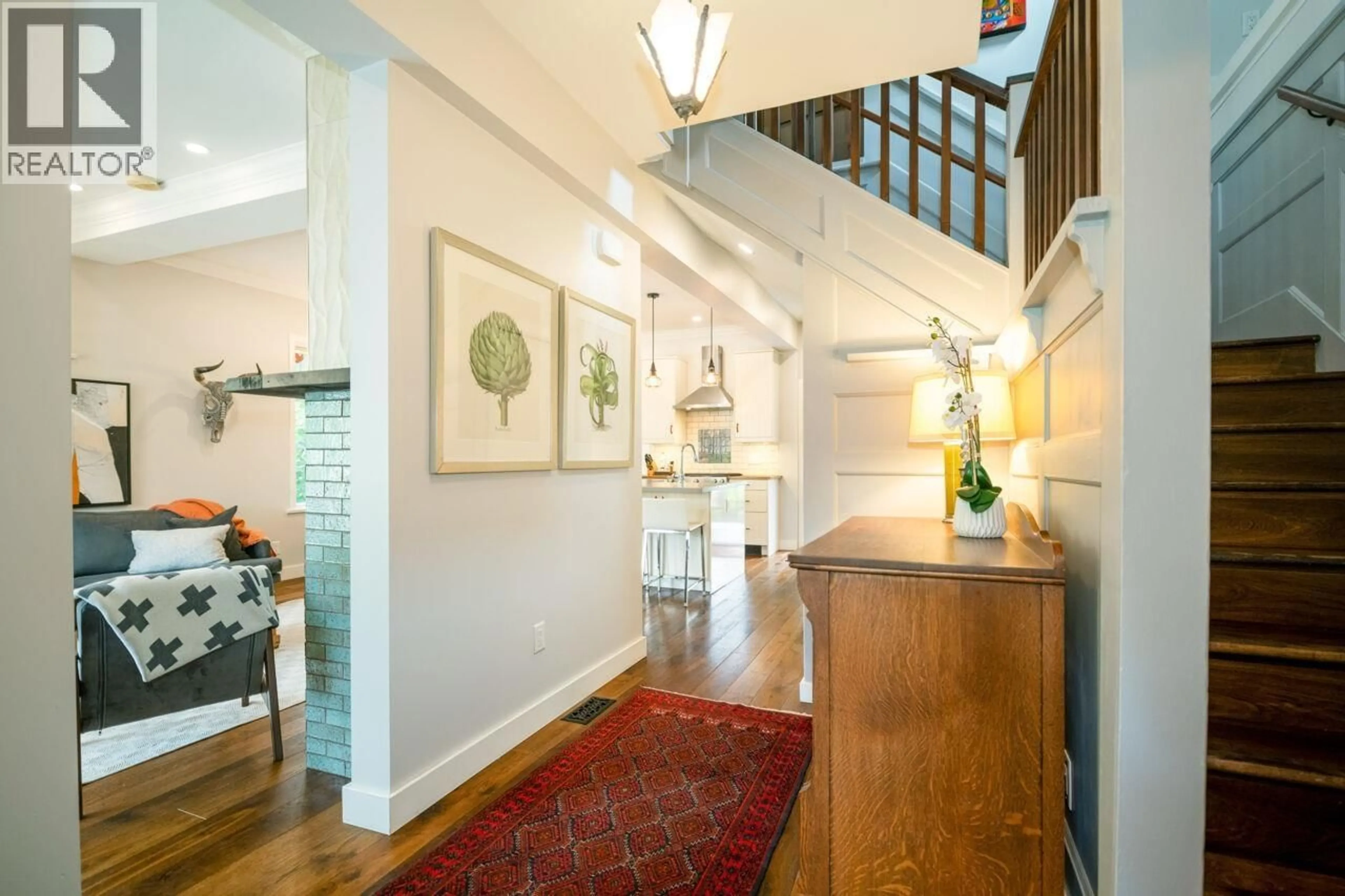 Indoor entryway for 401 KING EDWARD AVENUE, Vancouver British Columbia V5V2C6