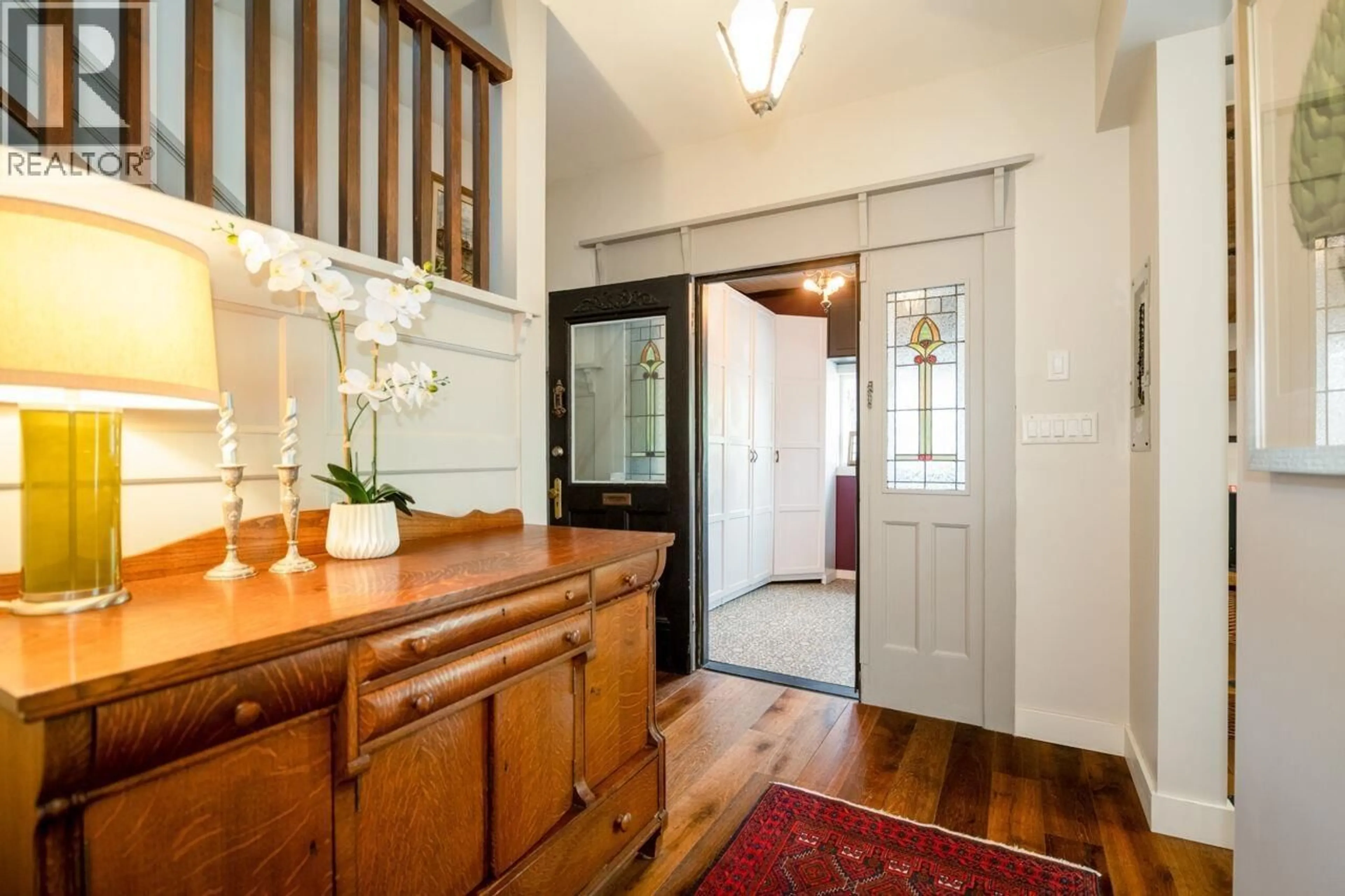 Indoor entryway for 401 KING EDWARD AVENUE, Vancouver British Columbia V5V2C6