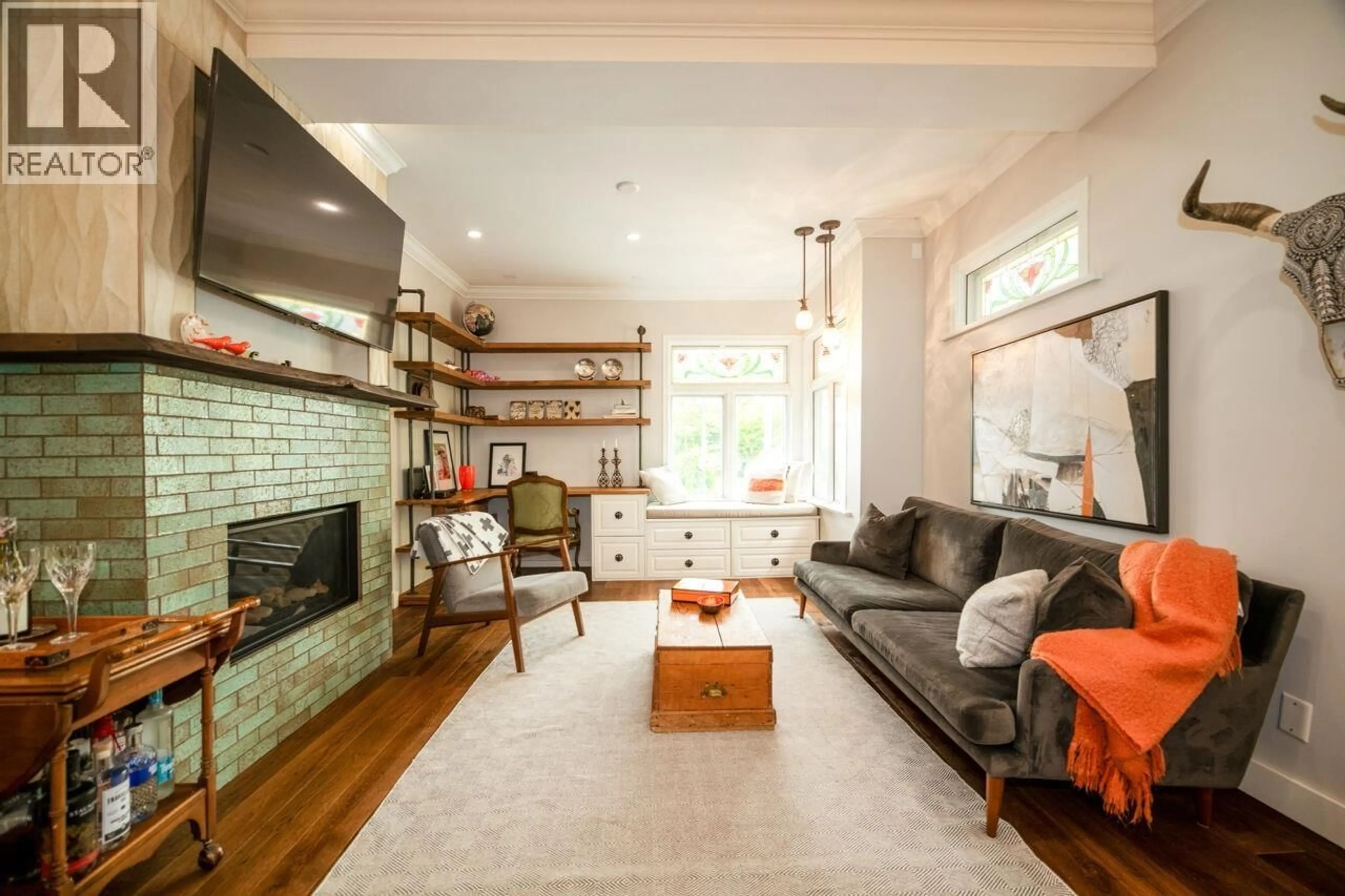 Living room with furniture, unknown for 401 KING EDWARD AVENUE, Vancouver British Columbia V5V2C6