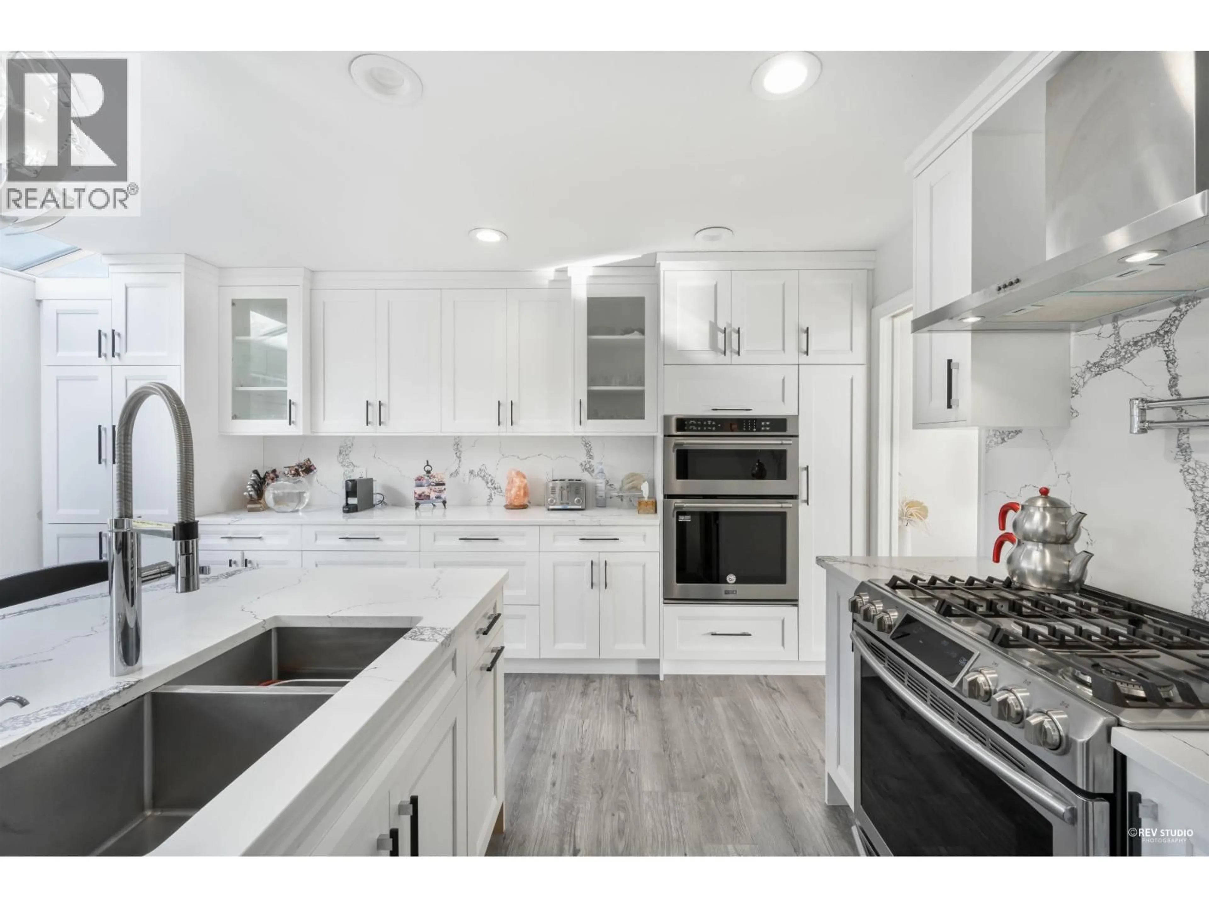 Open concept kitchen, ceramic/tile floor for 2471 FRISKIE AVENUE, Port Coquitlam British Columbia V3B7P9