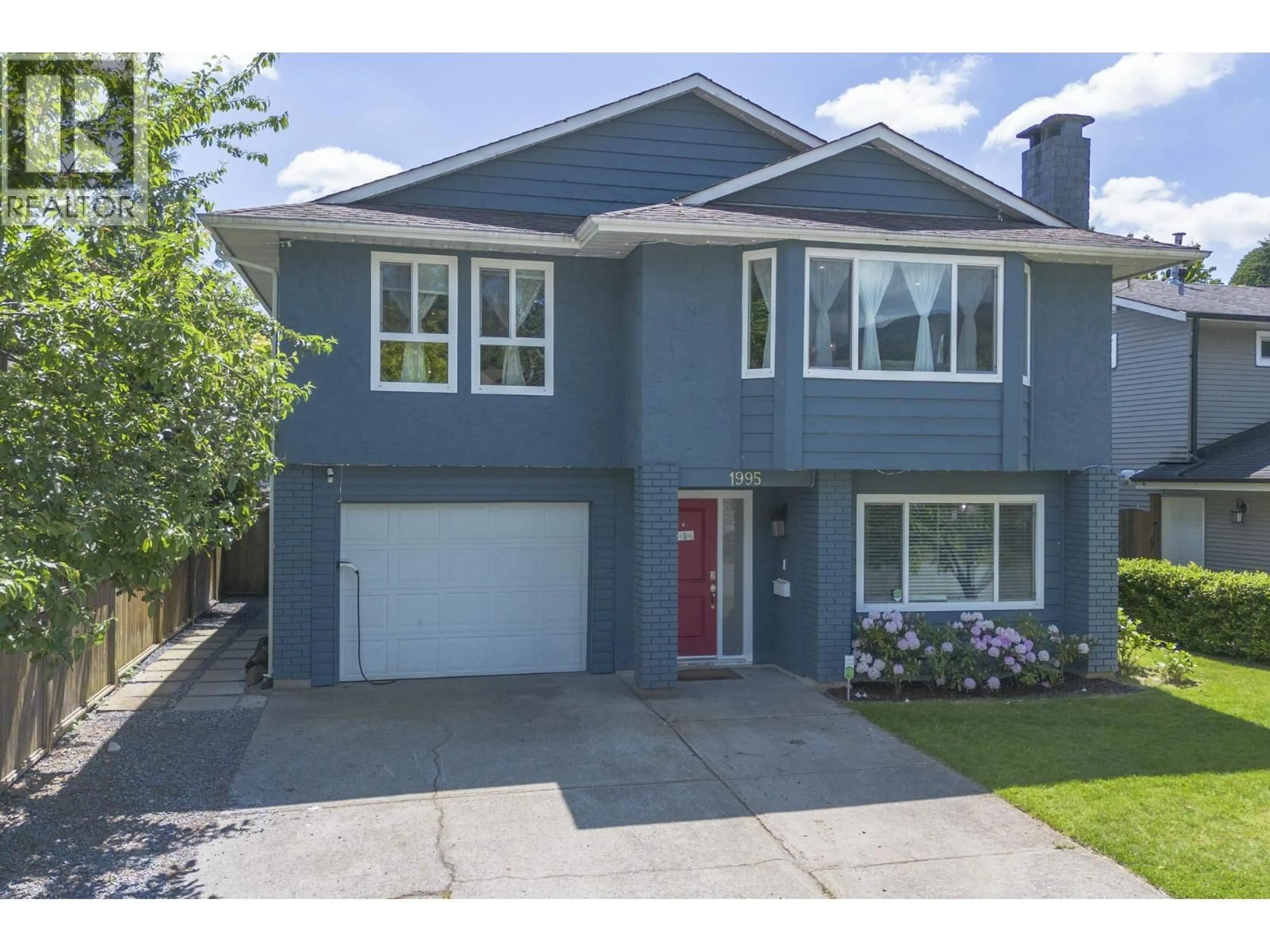 Home with vinyl exterior material, street for 1995 ELIZABETH DRIVE, Coquitlam British Columbia V3E1X5