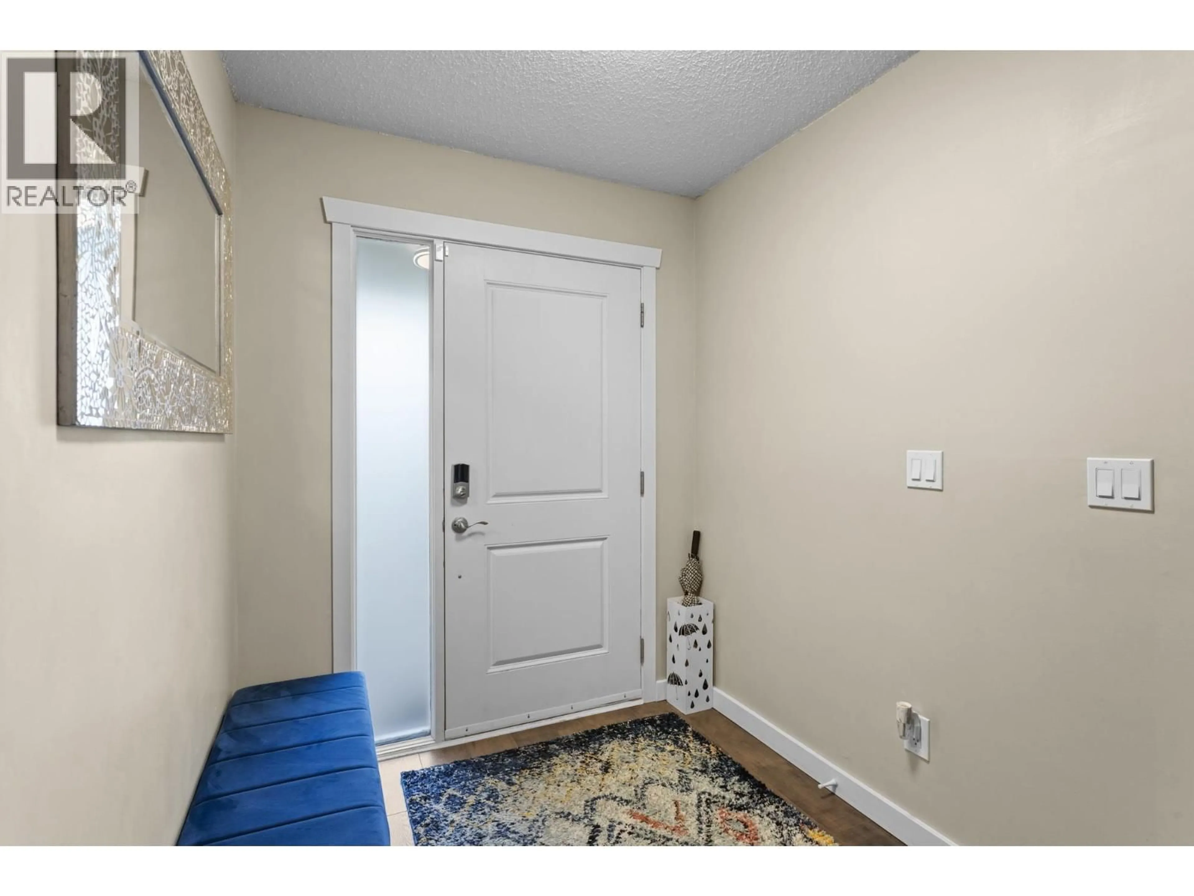 Indoor entryway for 1995 ELIZABETH DRIVE, Coquitlam British Columbia V3E1X5