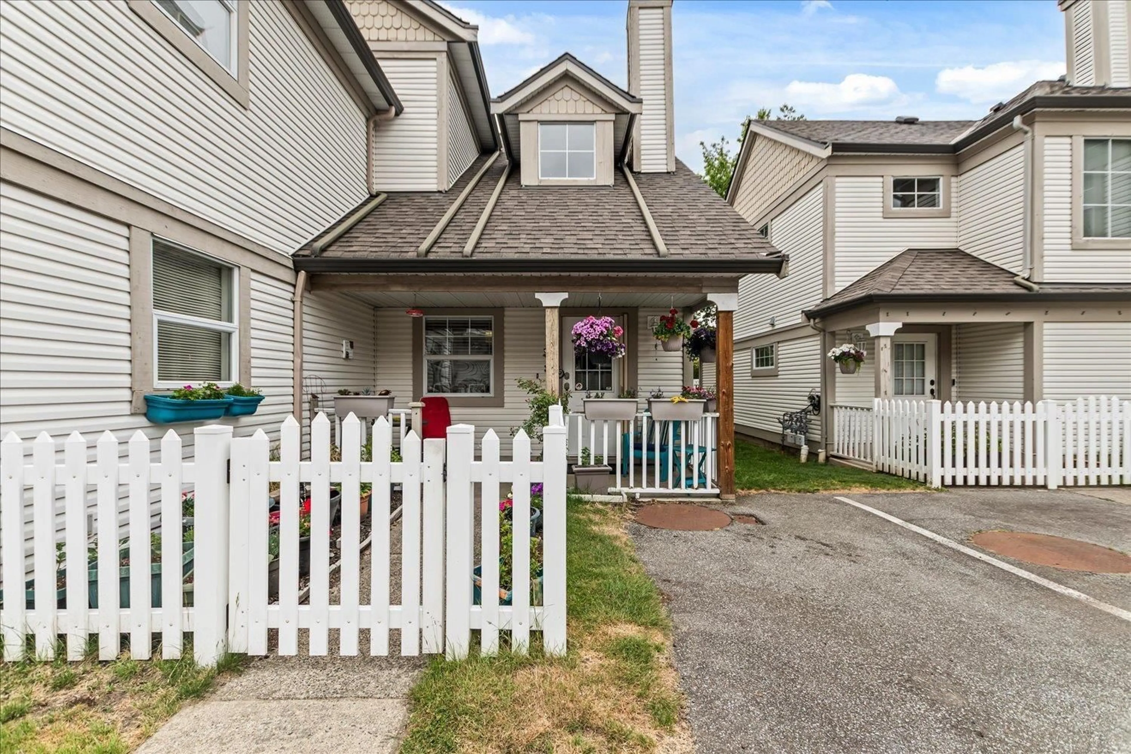 Home with vinyl exterior material, street for 83 - 16318 82 AVENUE, Surrey British Columbia V4N0N9
