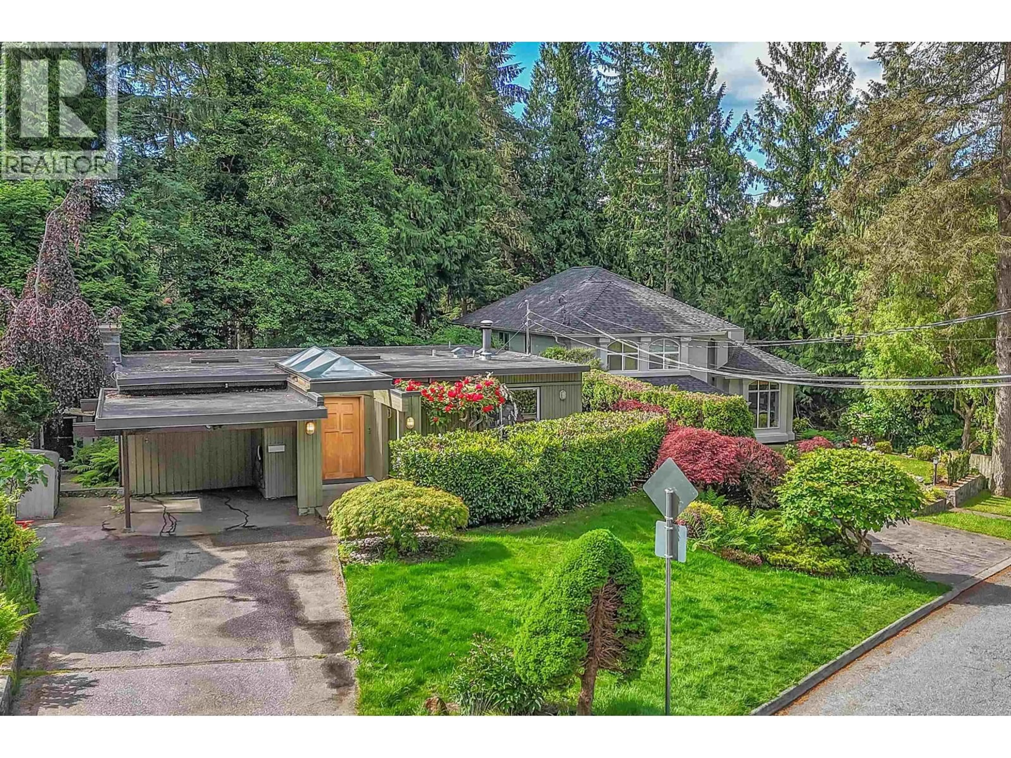 A pic from outside/outdoor area/front of a property/back of a property/a pic from drone, street for 977 BELVEDERE DRIVE, North Vancouver British Columbia V7R2C2