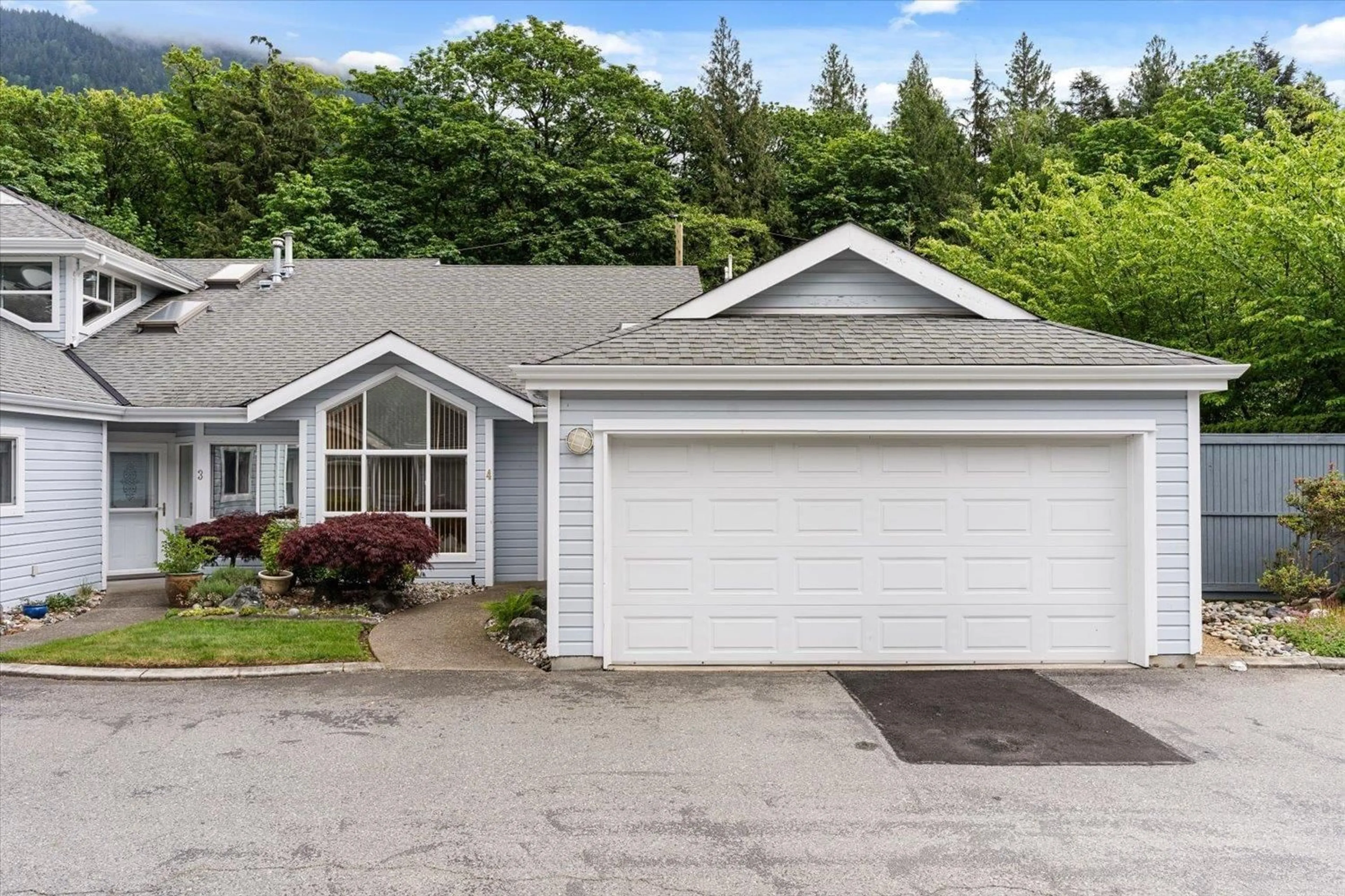 Home with vinyl exterior material, street for 4 - 730 MCCOMBS DRIVE, Harrison Hot Springs British Columbia V0M1K0