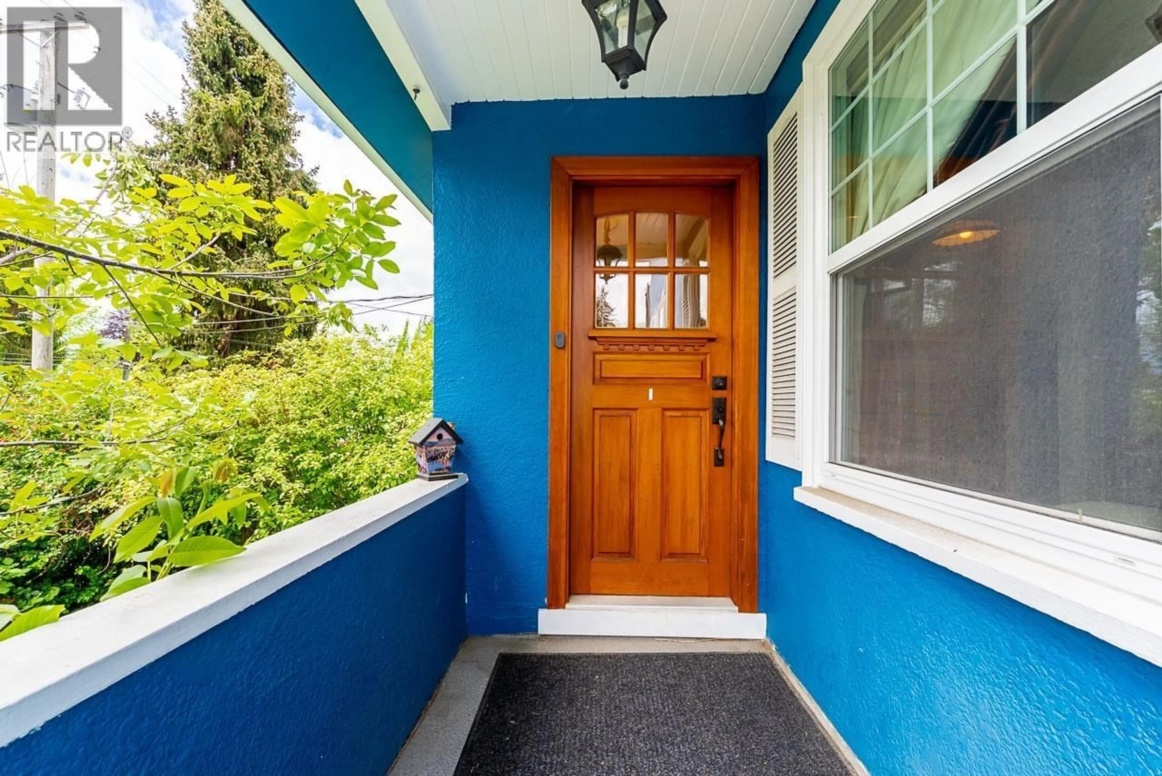 Indoor entryway for 264 QUEENS ROAD, North Vancouver British Columbia V7N2K5