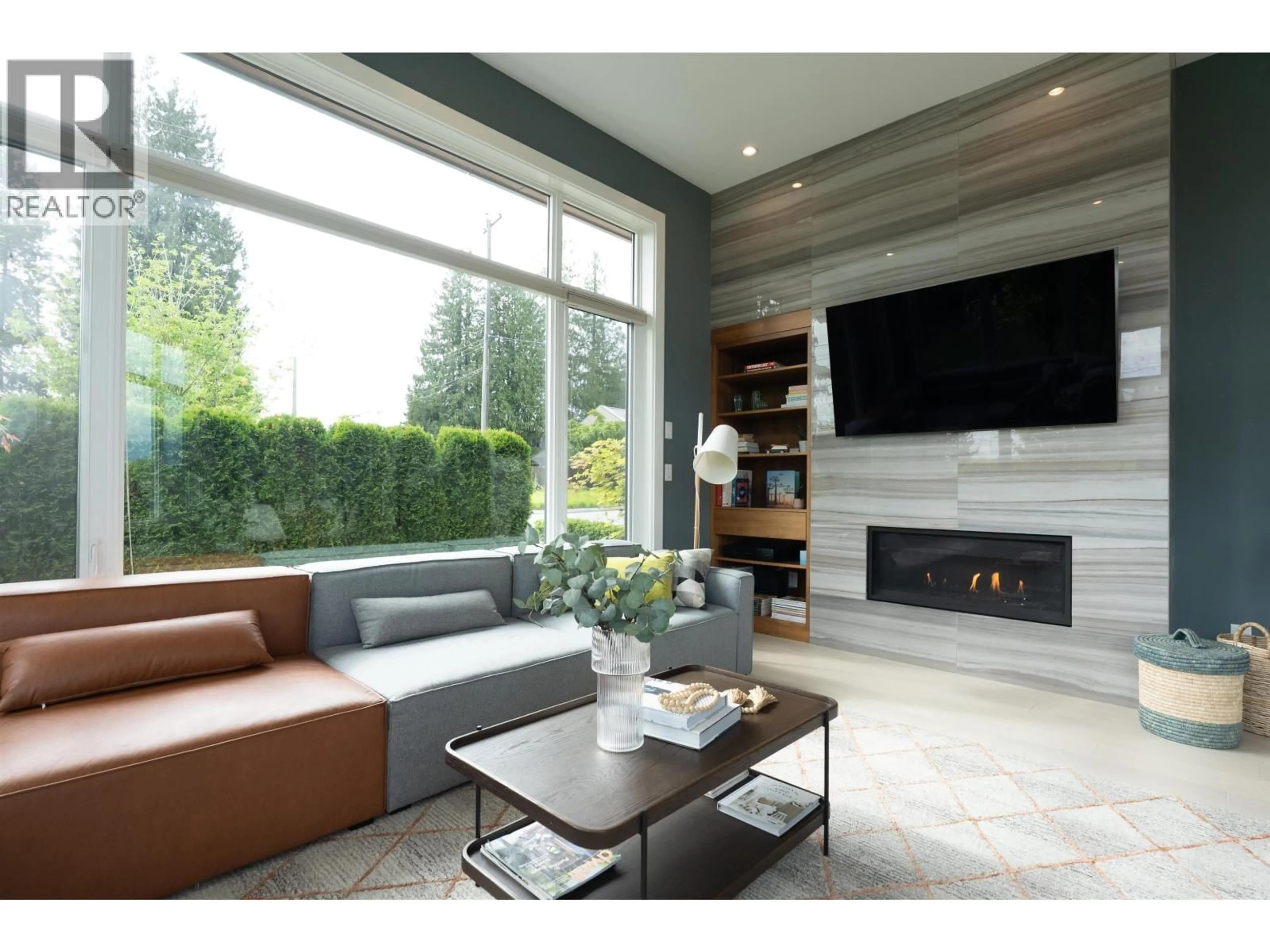Living room with furniture, unknown for 900 HENDRY AVENUE, North Vancouver British Columbia V7L4E2