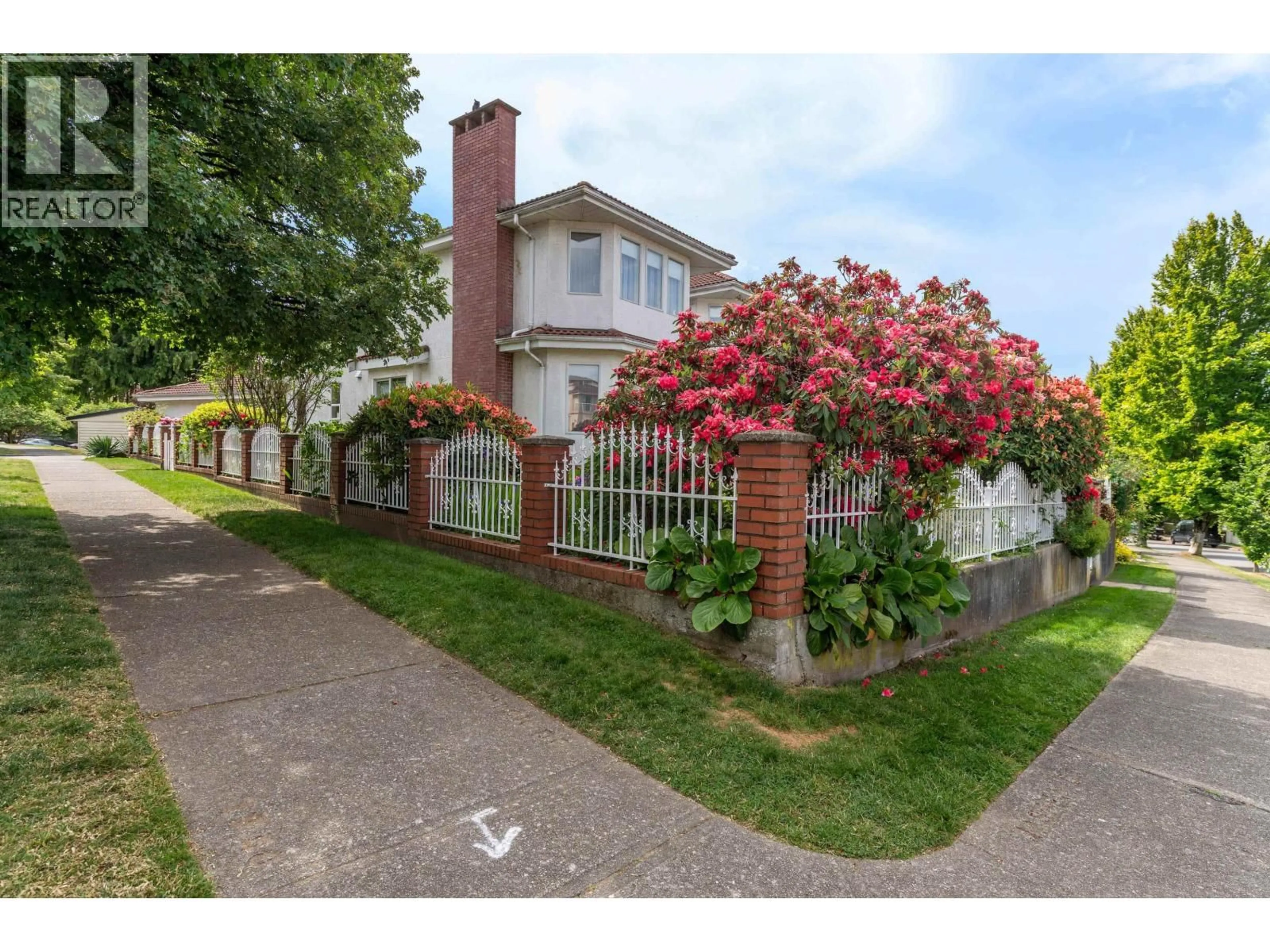 A pic from outside/outdoor area/front of a property/back of a property/a pic from drone, street for 7416 JASPER CRESCENT, Vancouver British Columbia V5P3S5