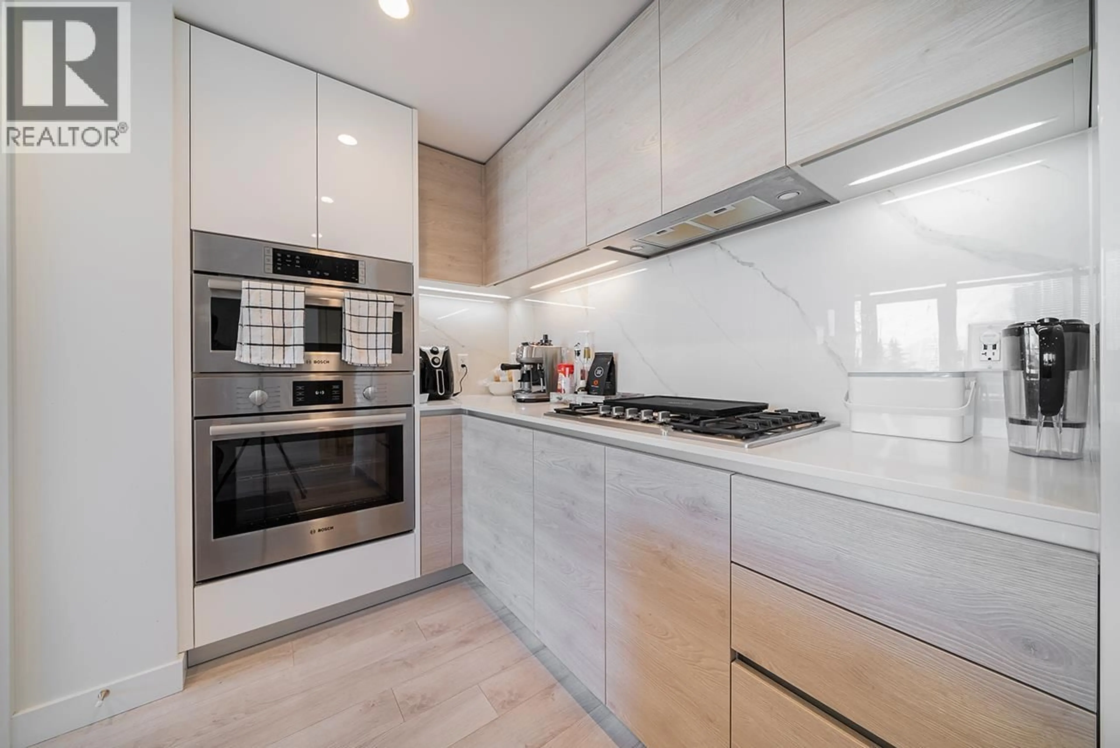 Unknown for 305 - 2085 SKYLINE COURT, Burnaby British Columbia V5C0M6