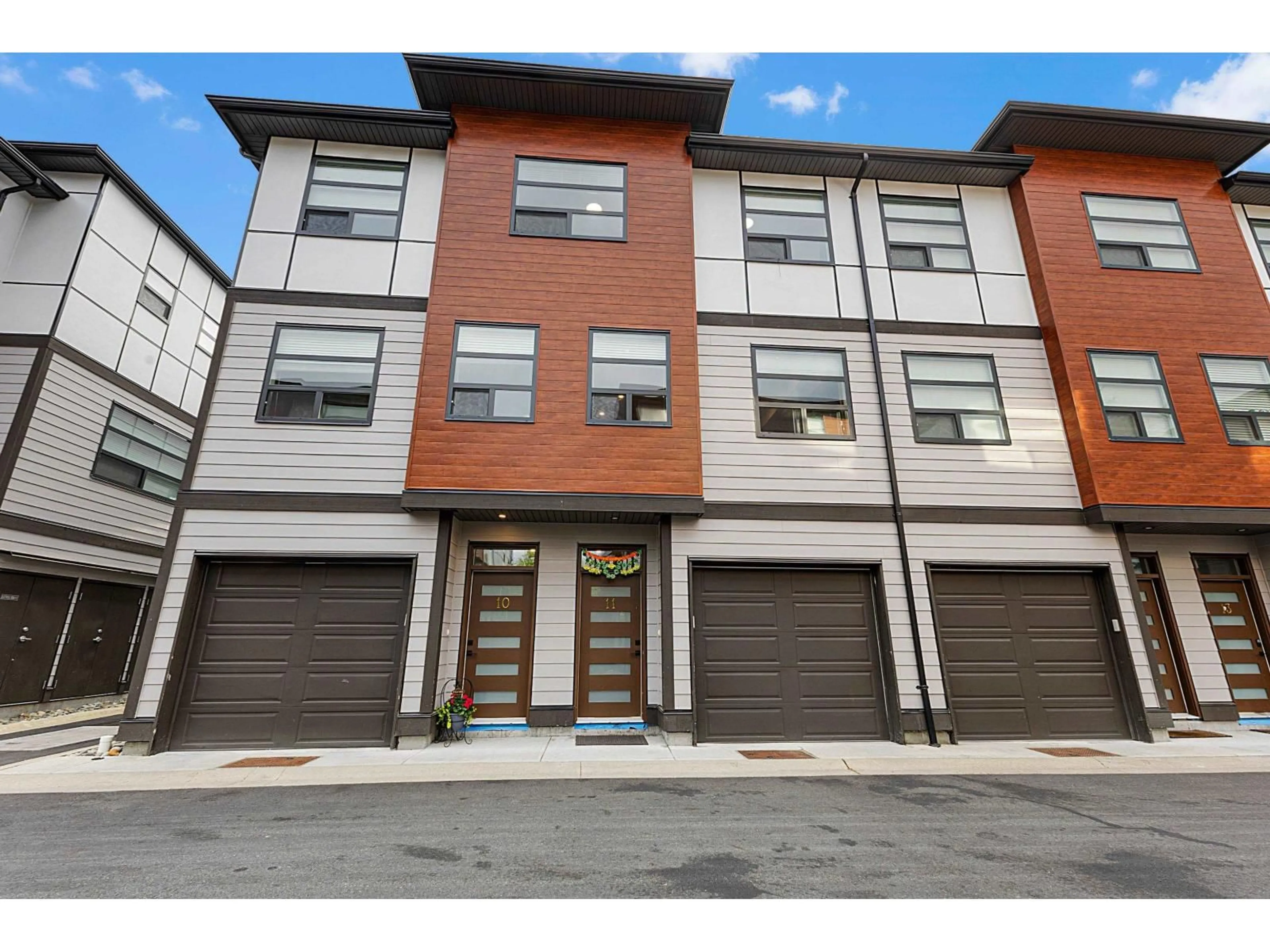 Home with brick exterior material, street for 11 - 32970 TUNBRIDGE AVENUE, Mission British Columbia V2V0J9
