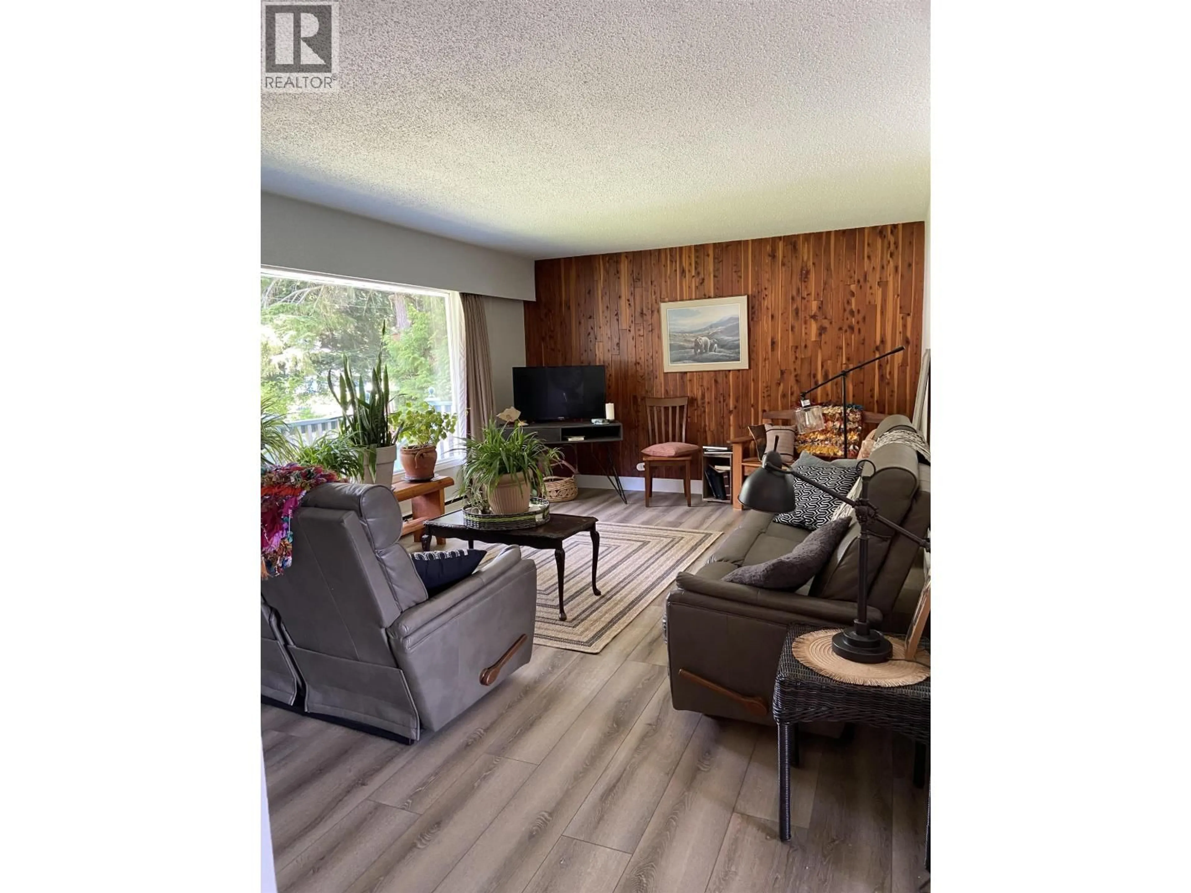Living room with furniture, wood/laminate floor for 4012 MUNROE STREET, Terrace British Columbia V8G3C5
