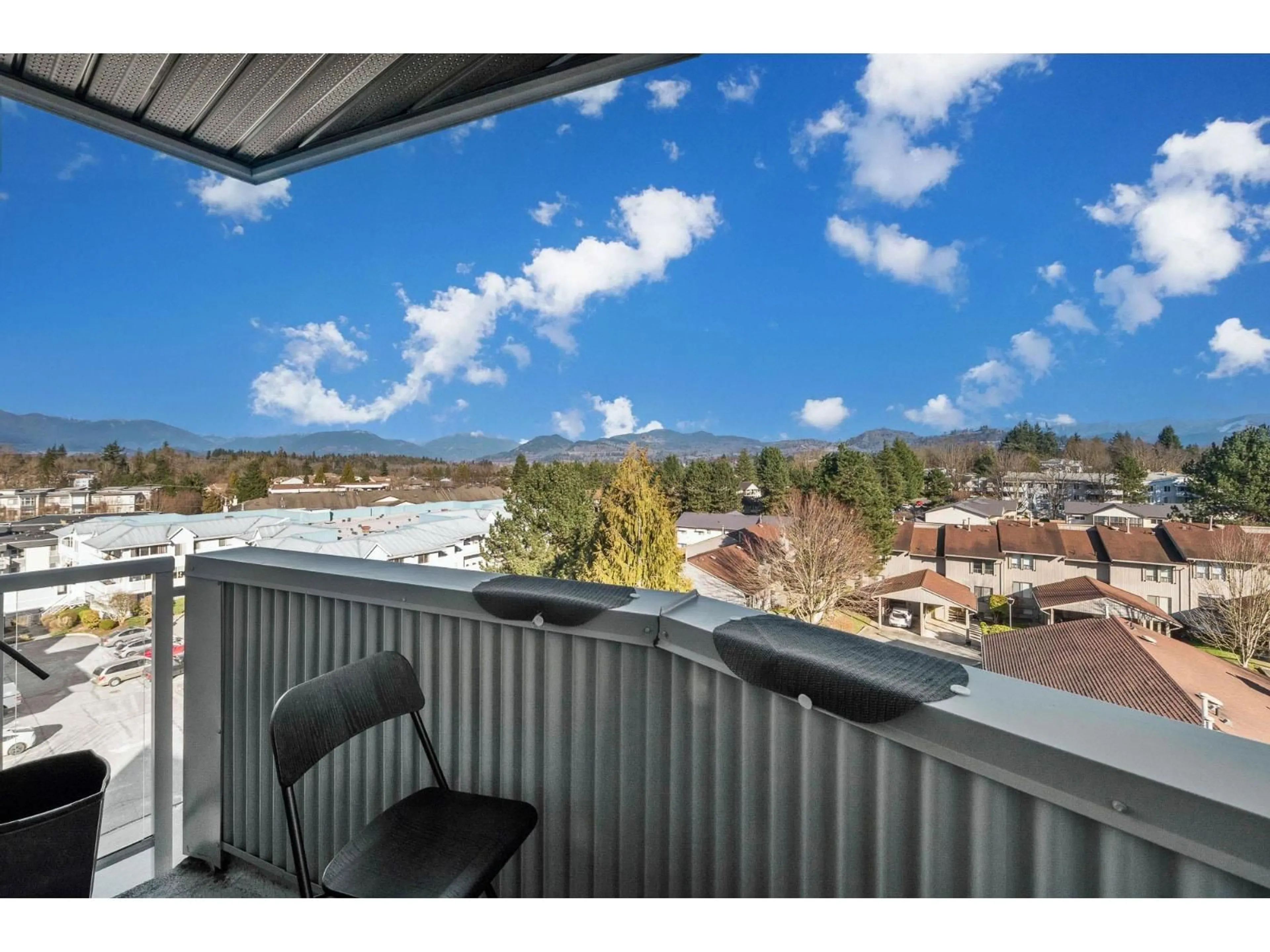 Balcony in the apartment, water/lake/river/ocean view for 601 - 32838 LANDEAU PLACE, Abbotsford British Columbia V2S0M6