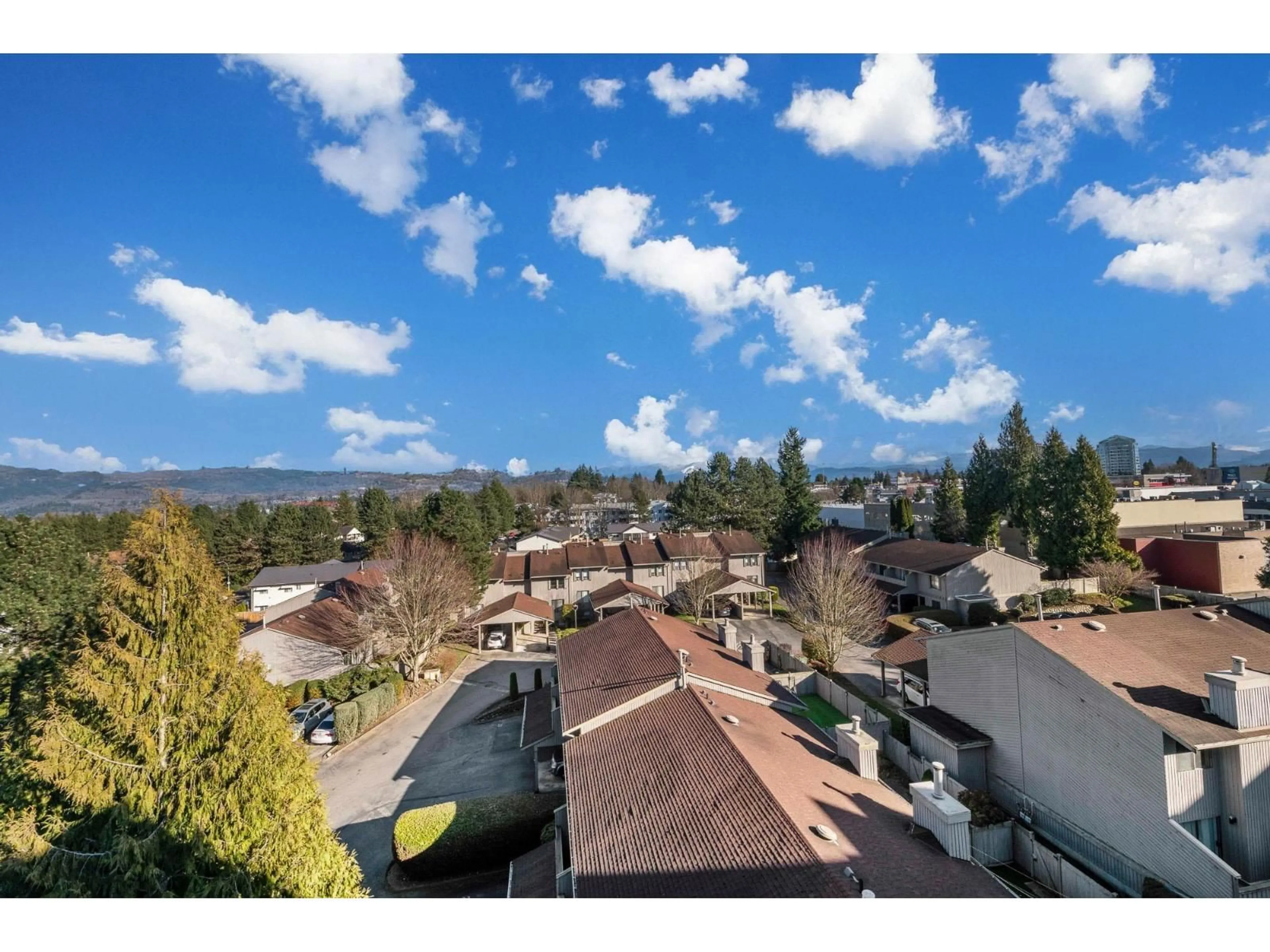 A pic from outside/outdoor area/front of a property/back of a property/a pic from drone, mountain view for 601 - 32838 LANDEAU PLACE, Abbotsford British Columbia V2S0M6