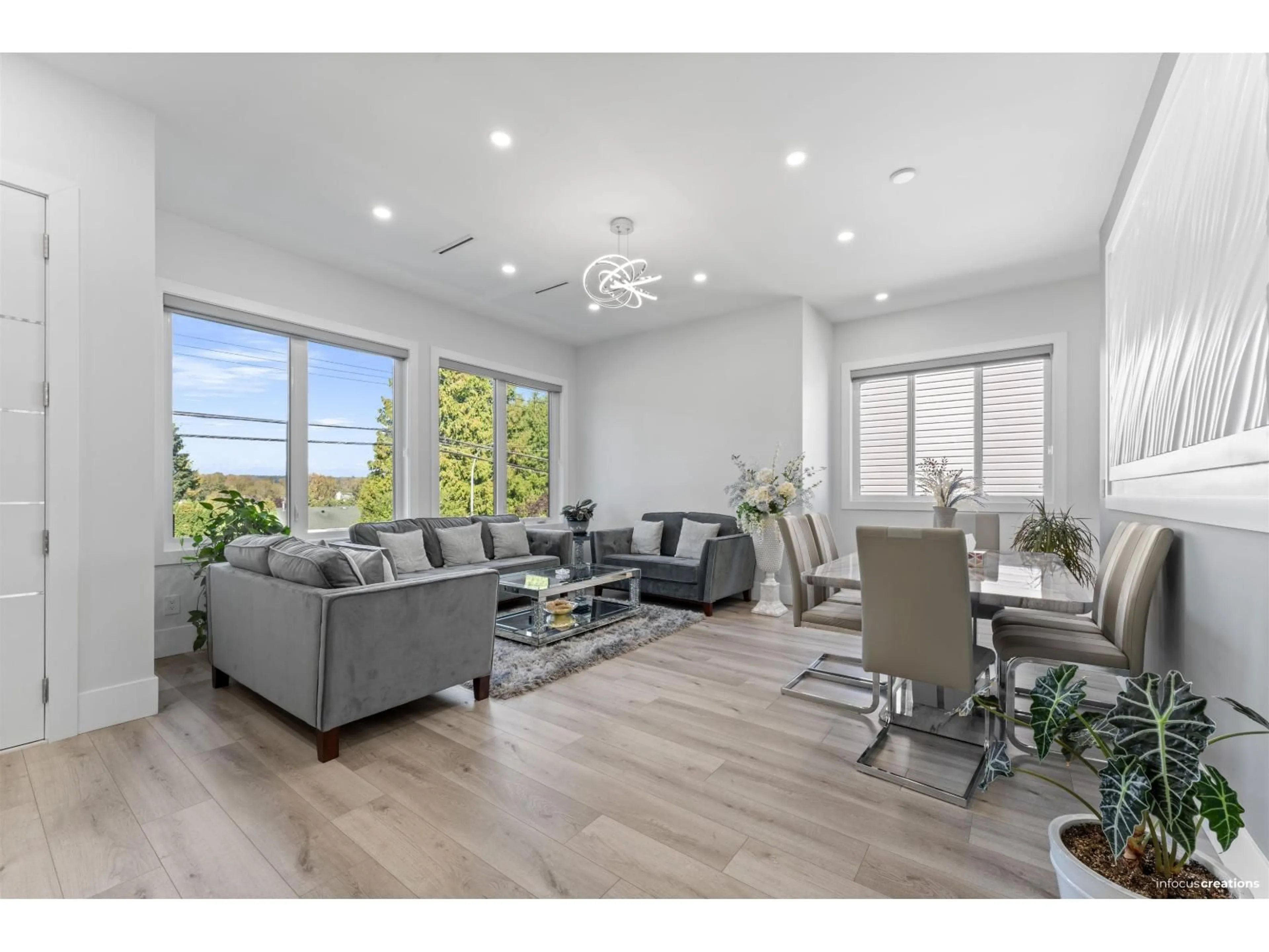 Living room with furniture, wood/laminate floor for 13836 80 AVENUE, Surrey British Columbia V3W7X6
