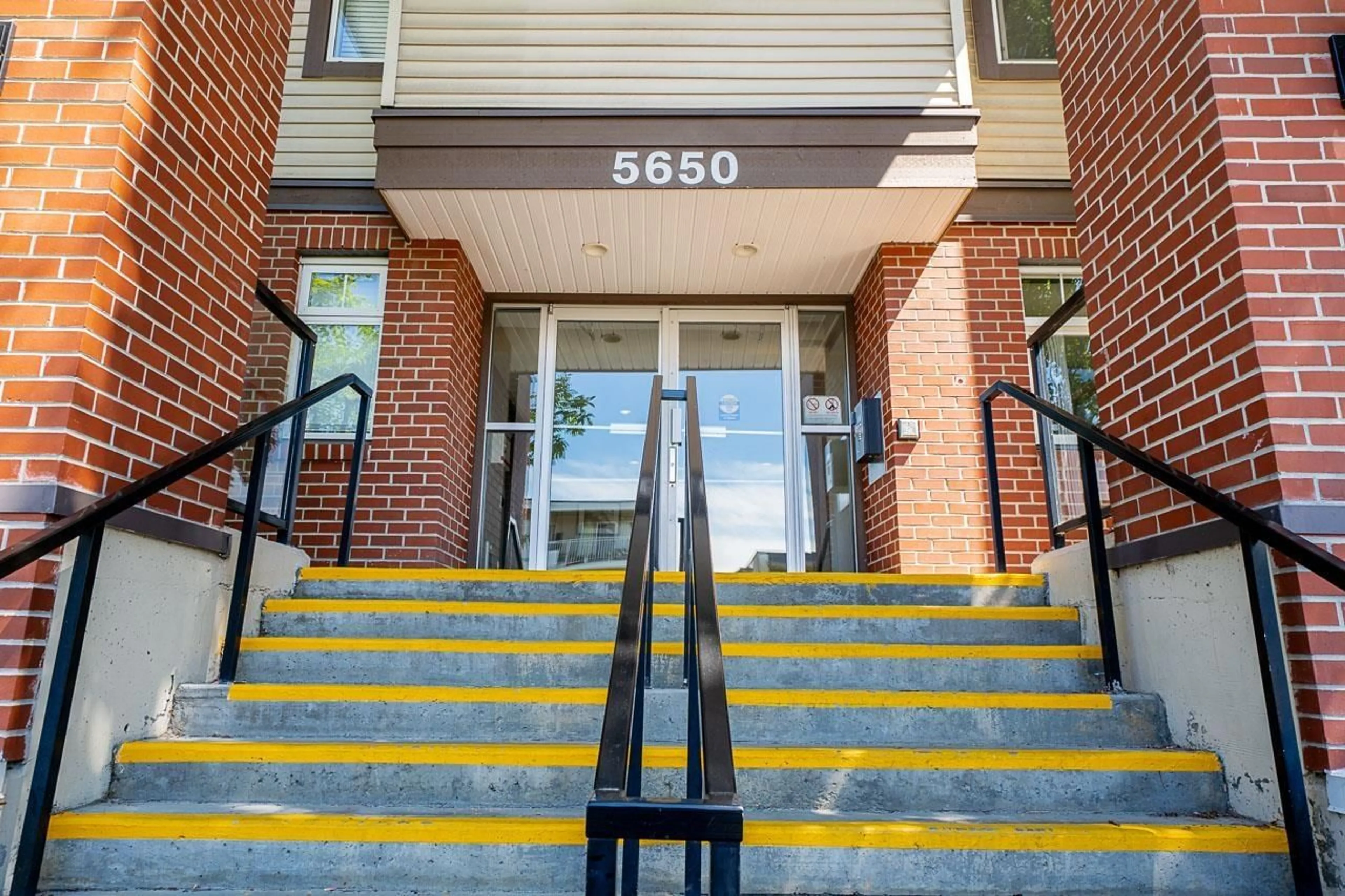 Indoor foyer for 114 - 5650 201A STREET, Langley British Columbia V3A0B3