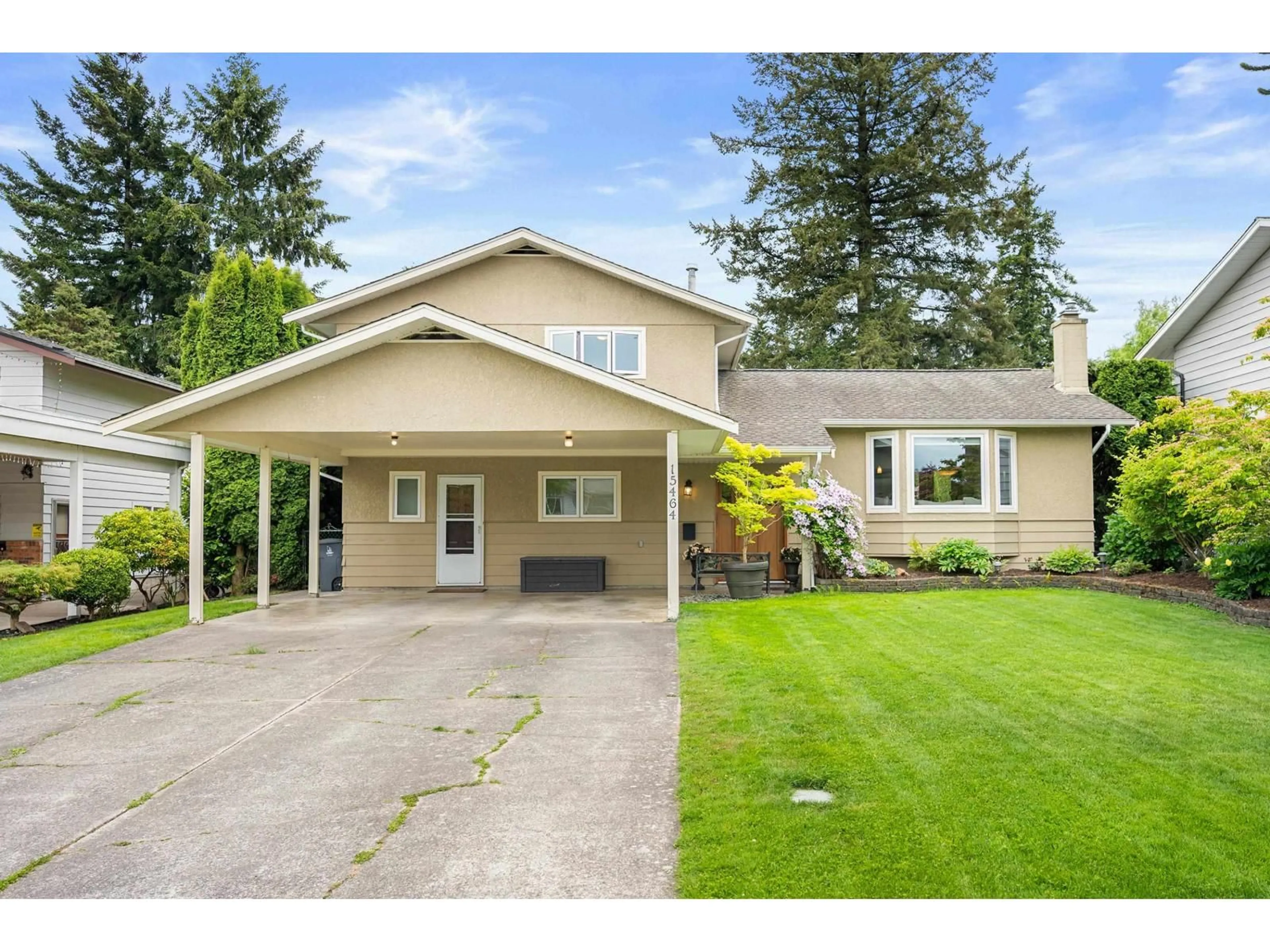 Home with vinyl exterior material, street for 15464 POPLAR STREET, Surrey British Columbia V4A5H8