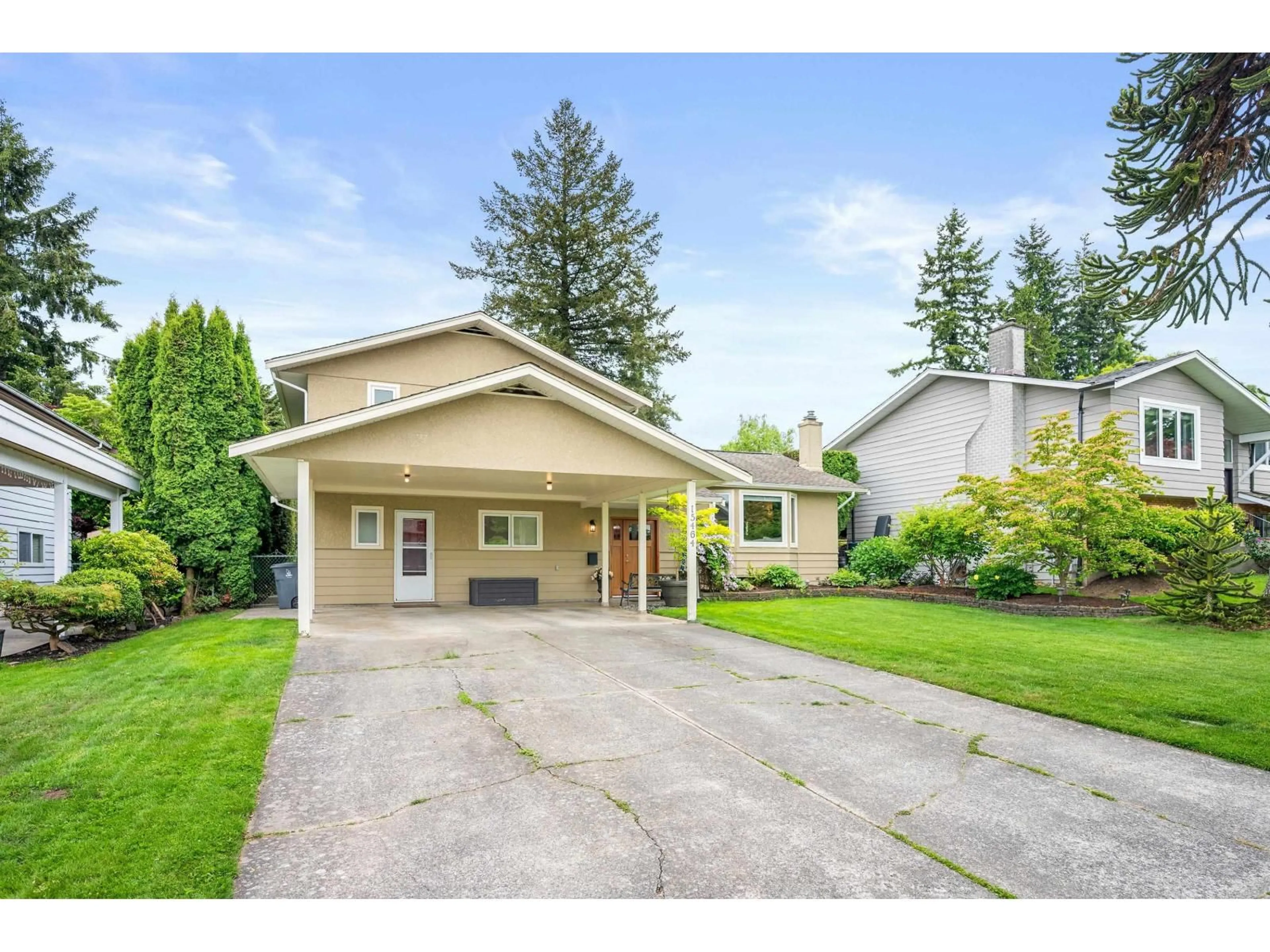 Home with vinyl exterior material, street for 15464 POPLAR STREET, Surrey British Columbia V4A5H8