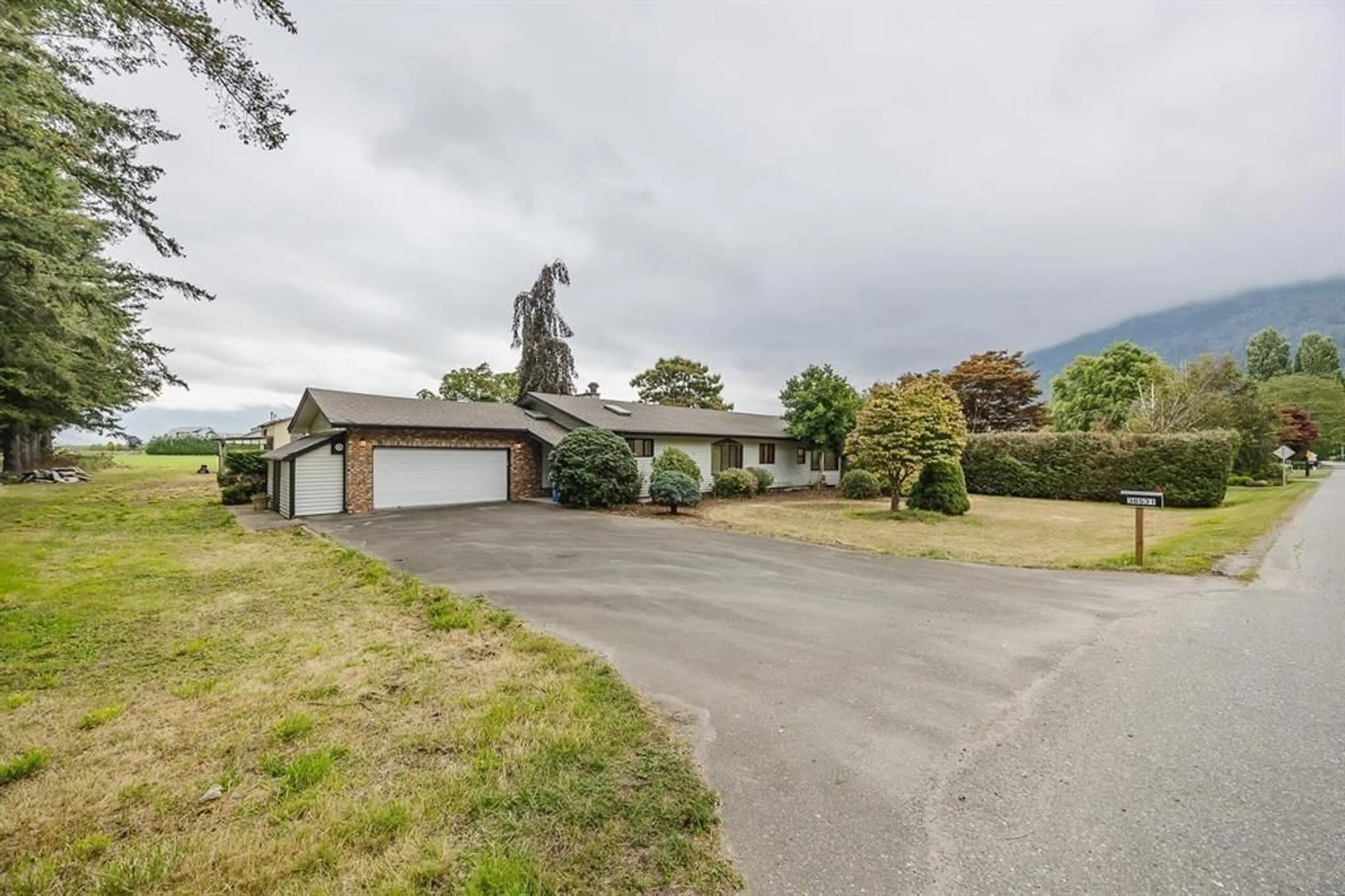 A pic from outside/outdoor area/front of a property/back of a property/a pic from drone, mountain view for 38531 OLD YALE ROAD, Abbotsford British Columbia V3G1X4