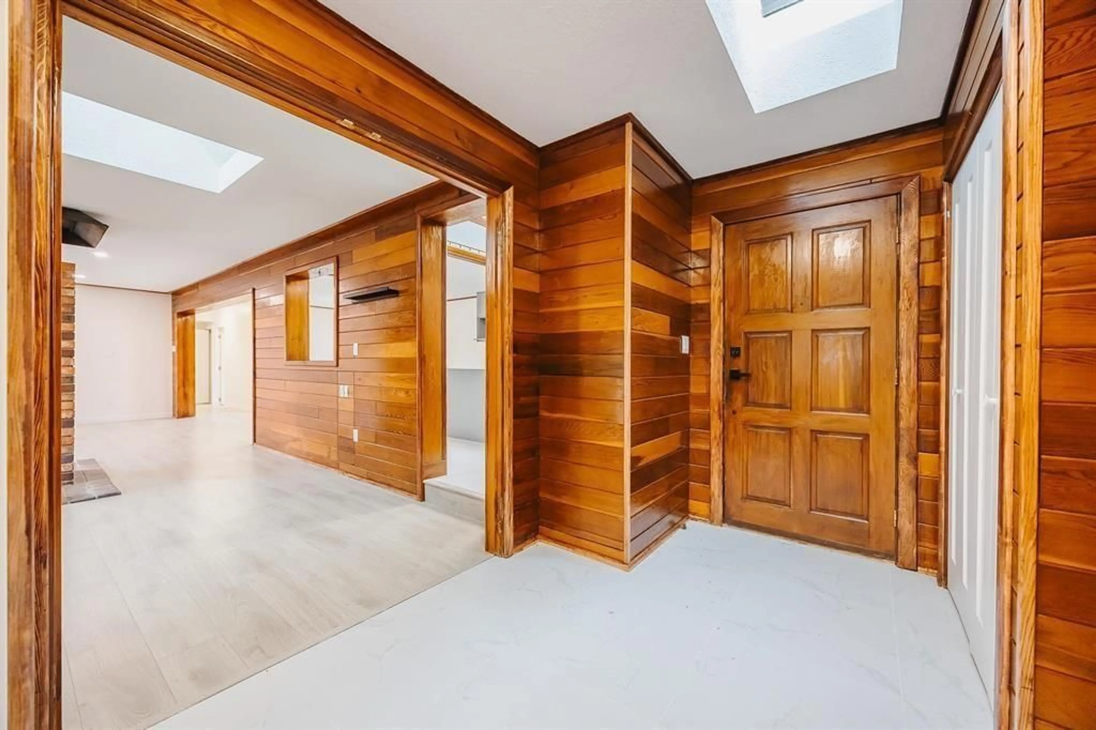 Indoor foyer for 38531 OLD YALE ROAD, Abbotsford British Columbia V3G1X4