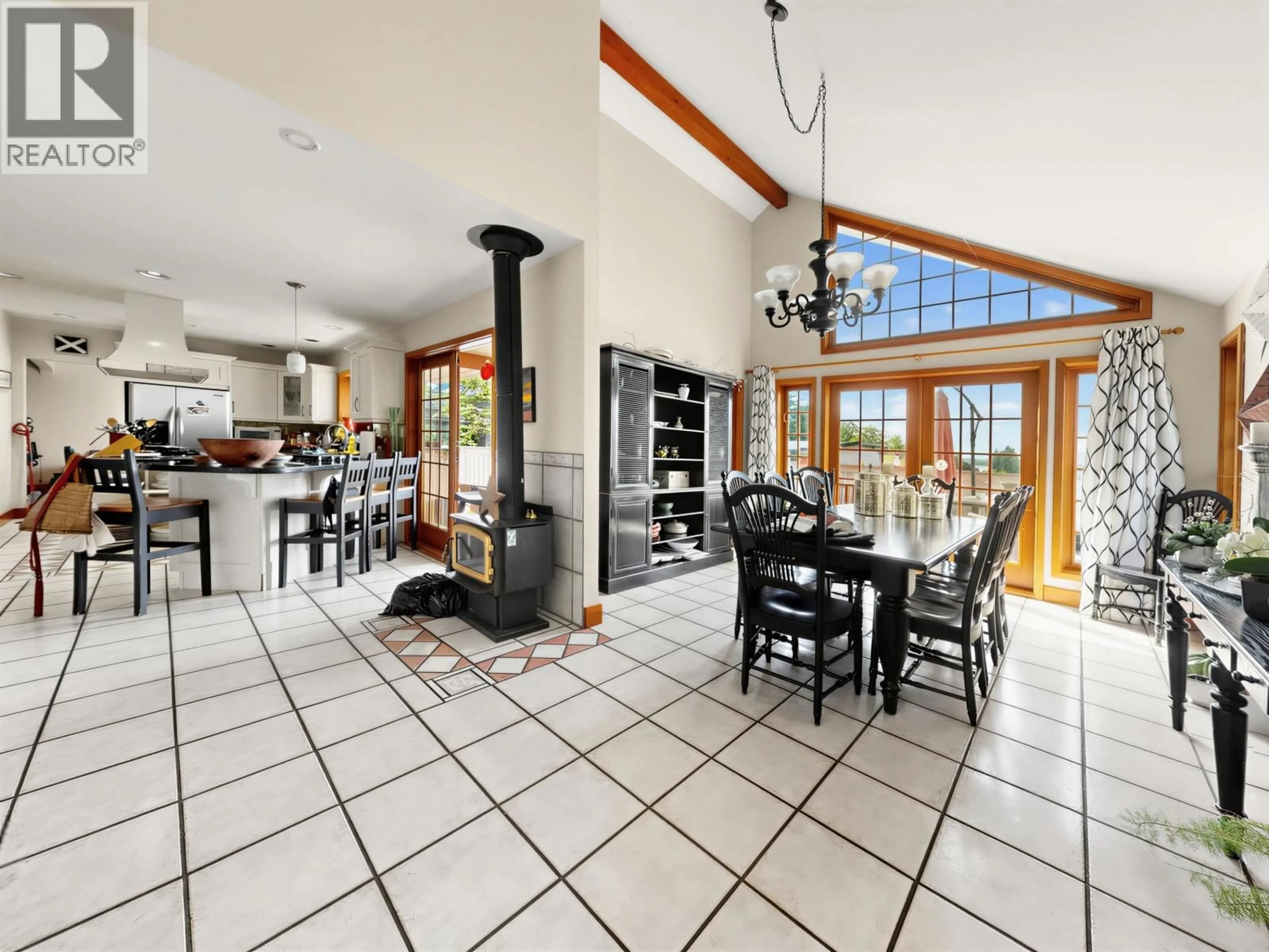Open concept kitchen, ceramic/tile floor for 2148 KINGS AVENUE, West Vancouver British Columbia V7V2B8