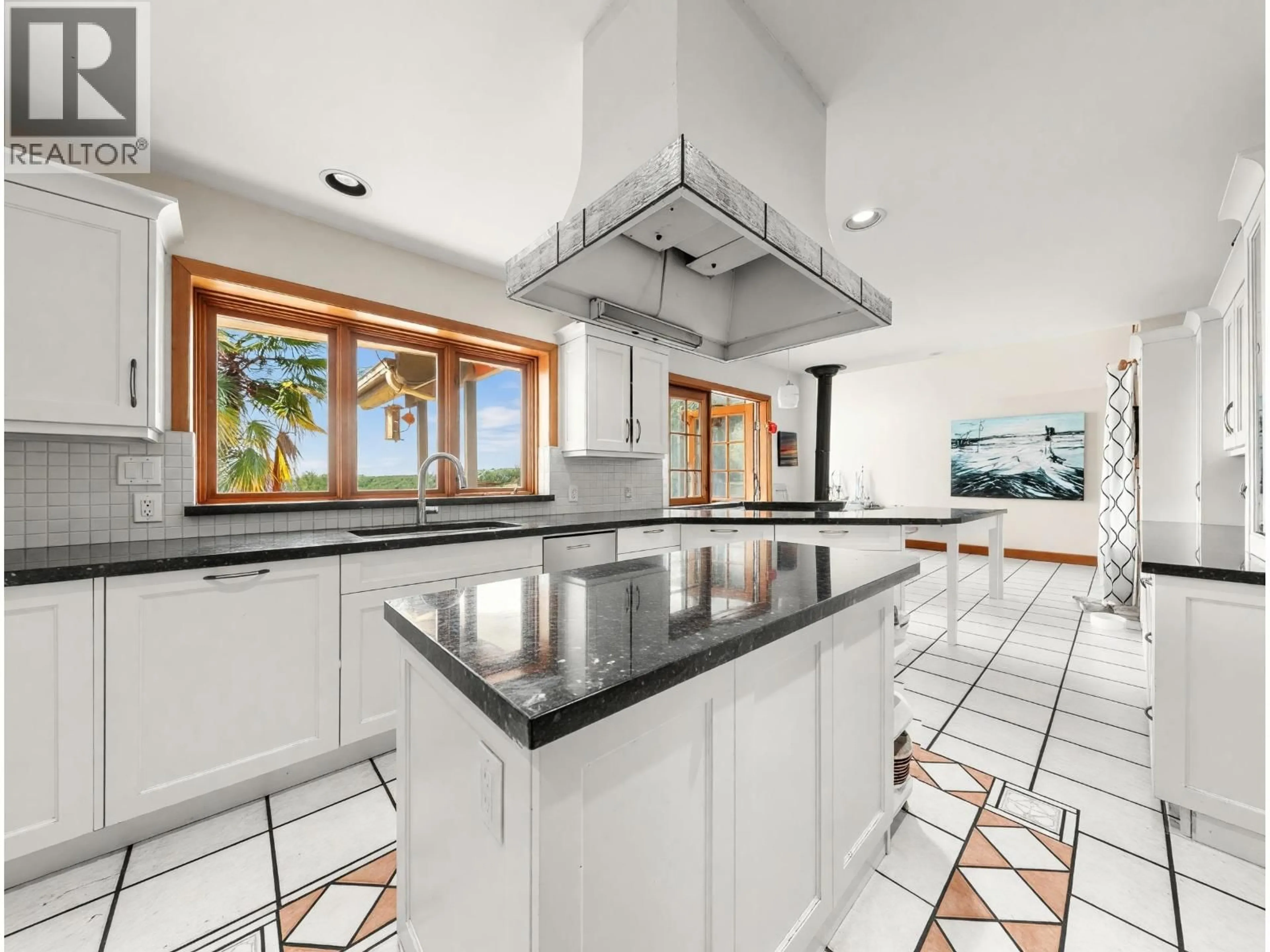 Open concept kitchen, ceramic/tile floor for 2148 KINGS AVENUE, West Vancouver British Columbia V7V2B8