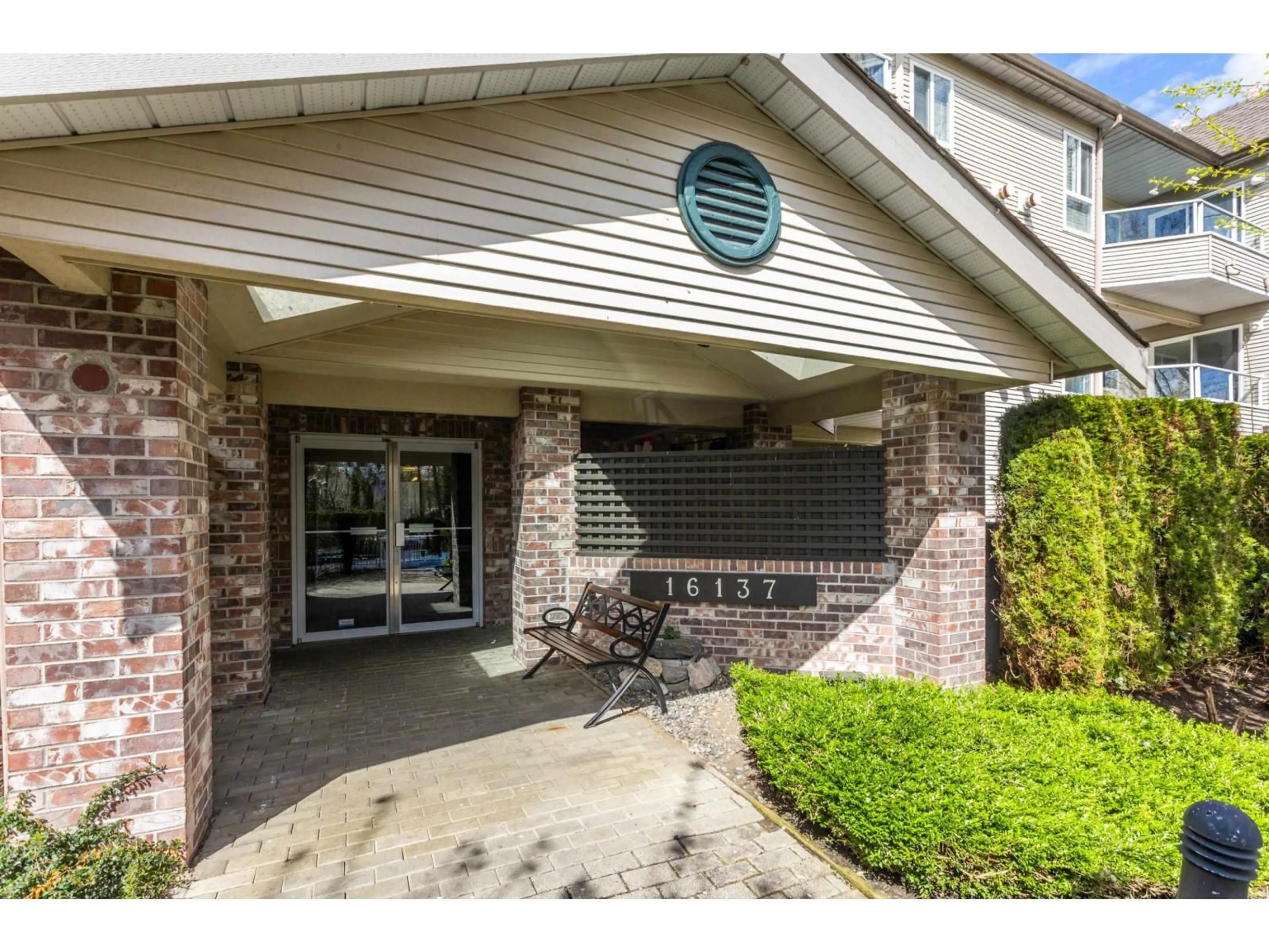 Indoor foyer for 307 - 16137 83 AVENUE, Surrey British Columbia V4N0N1